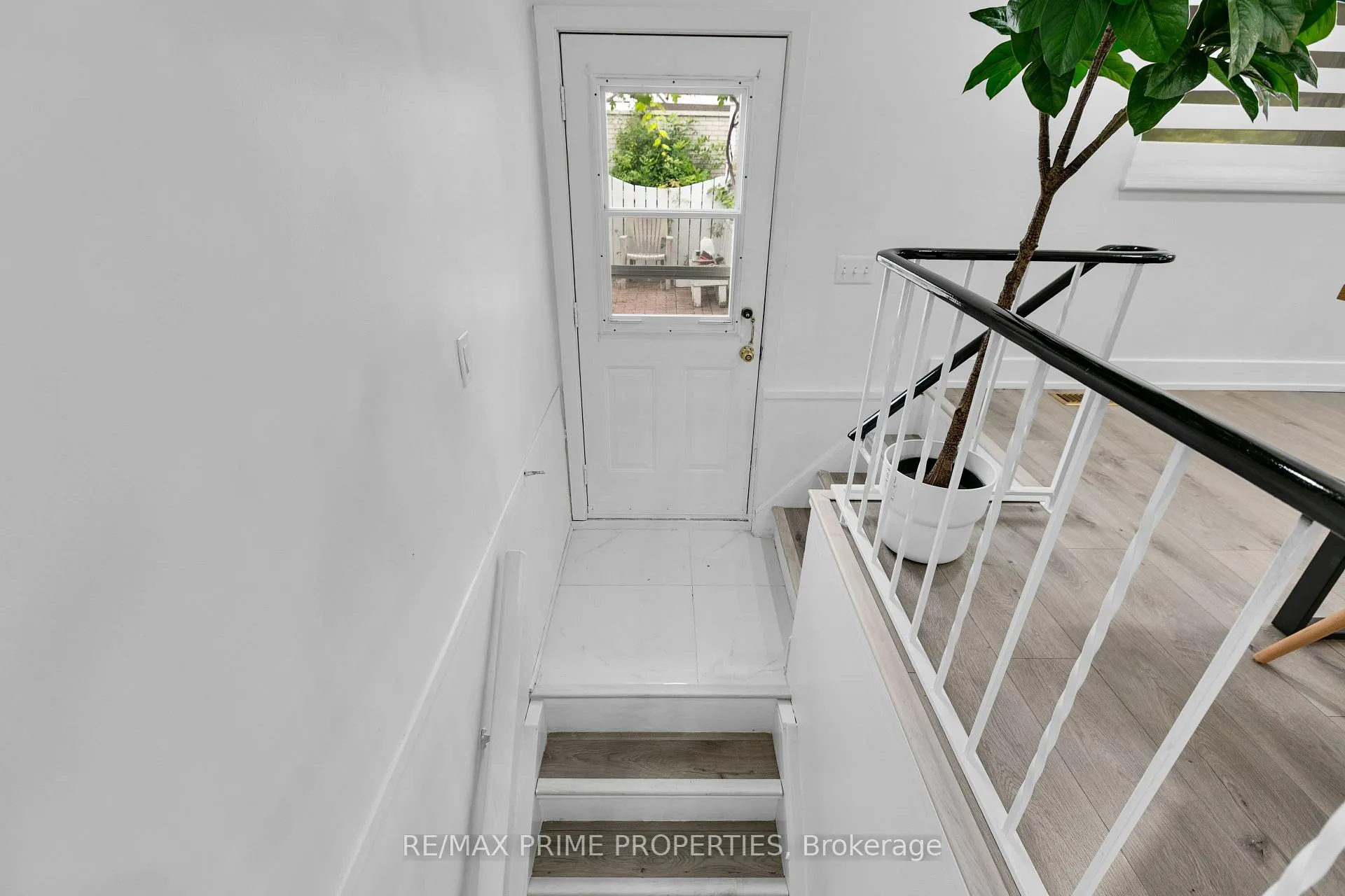 Photo 21 of 1035 Connery Avenue, Ottawa, Elmvale Acres/Urbandale — HOMEH