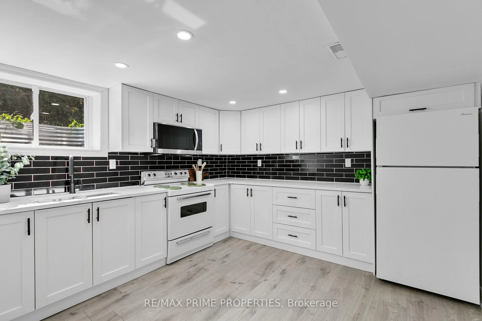 Photo 29 of 1035 Connery Avenue, Ottawa, Elmvale Acres/Urbandale — HOMEH
