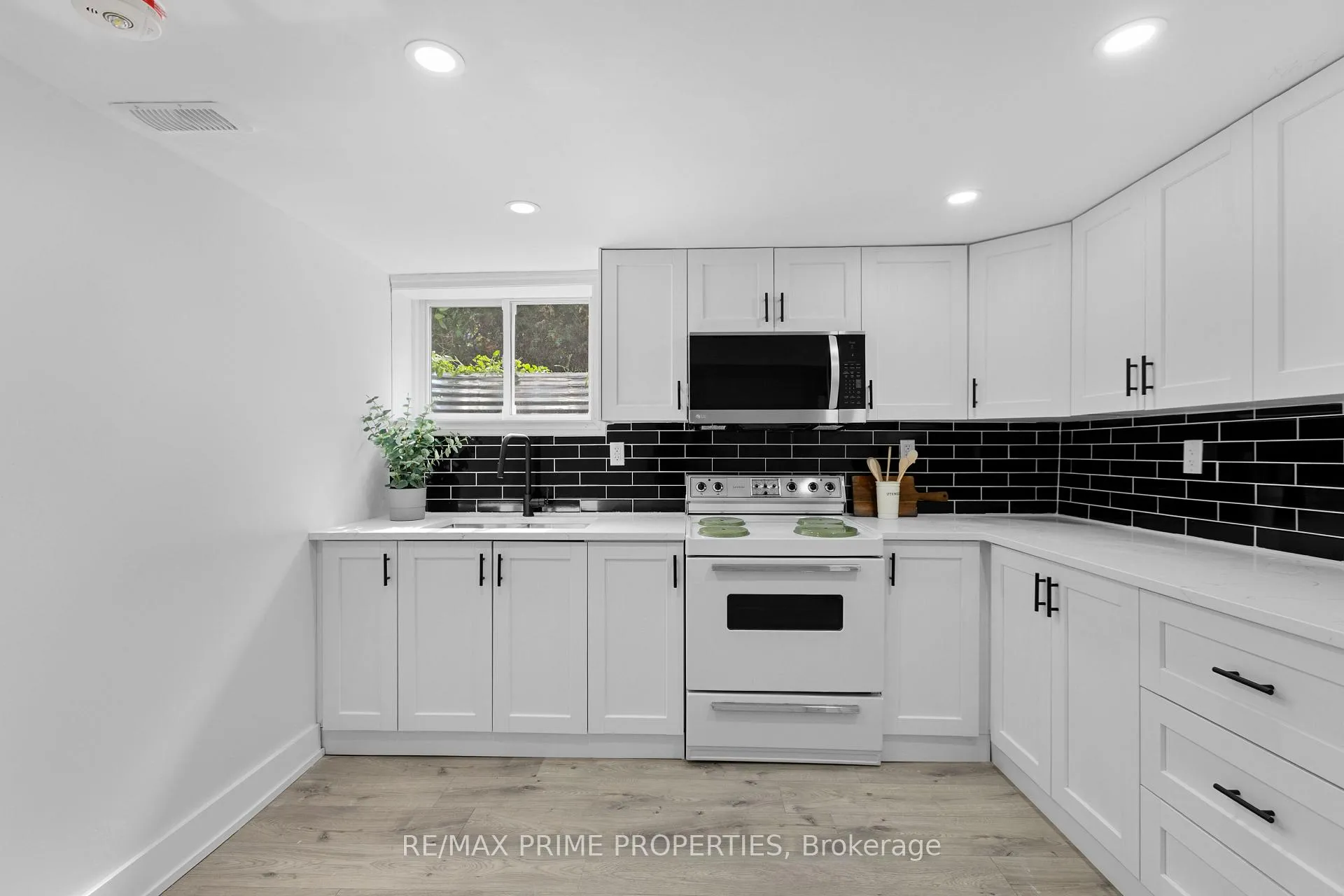 Photo 31 of 1035 Connery Avenue, Ottawa, Elmvale Acres/Urbandale — HOMEH