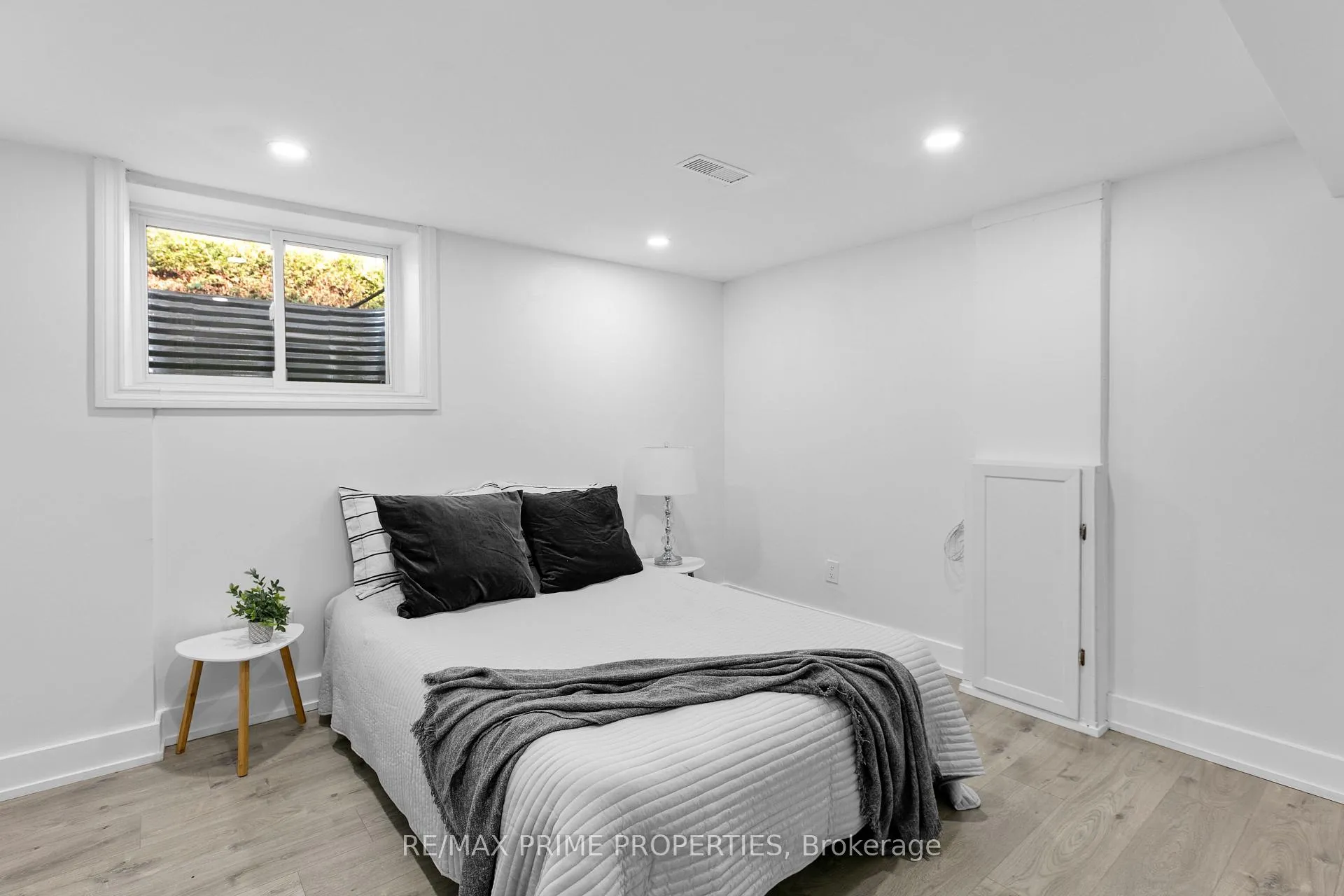 Photo 33 of 1035 Connery Avenue, Ottawa, Elmvale Acres/Urbandale — HOMEH