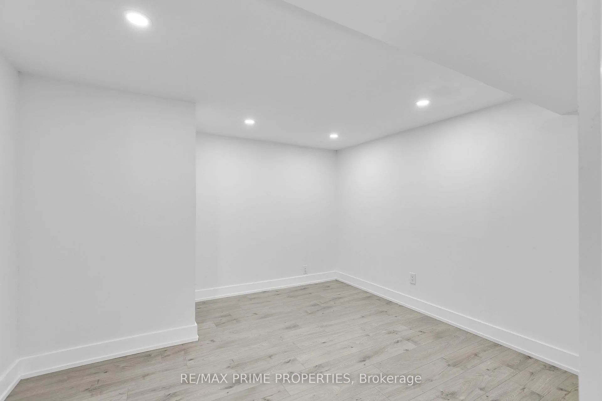 Photo 35 of 1035 Connery Avenue, Ottawa, Elmvale Acres/Urbandale — HOMEH