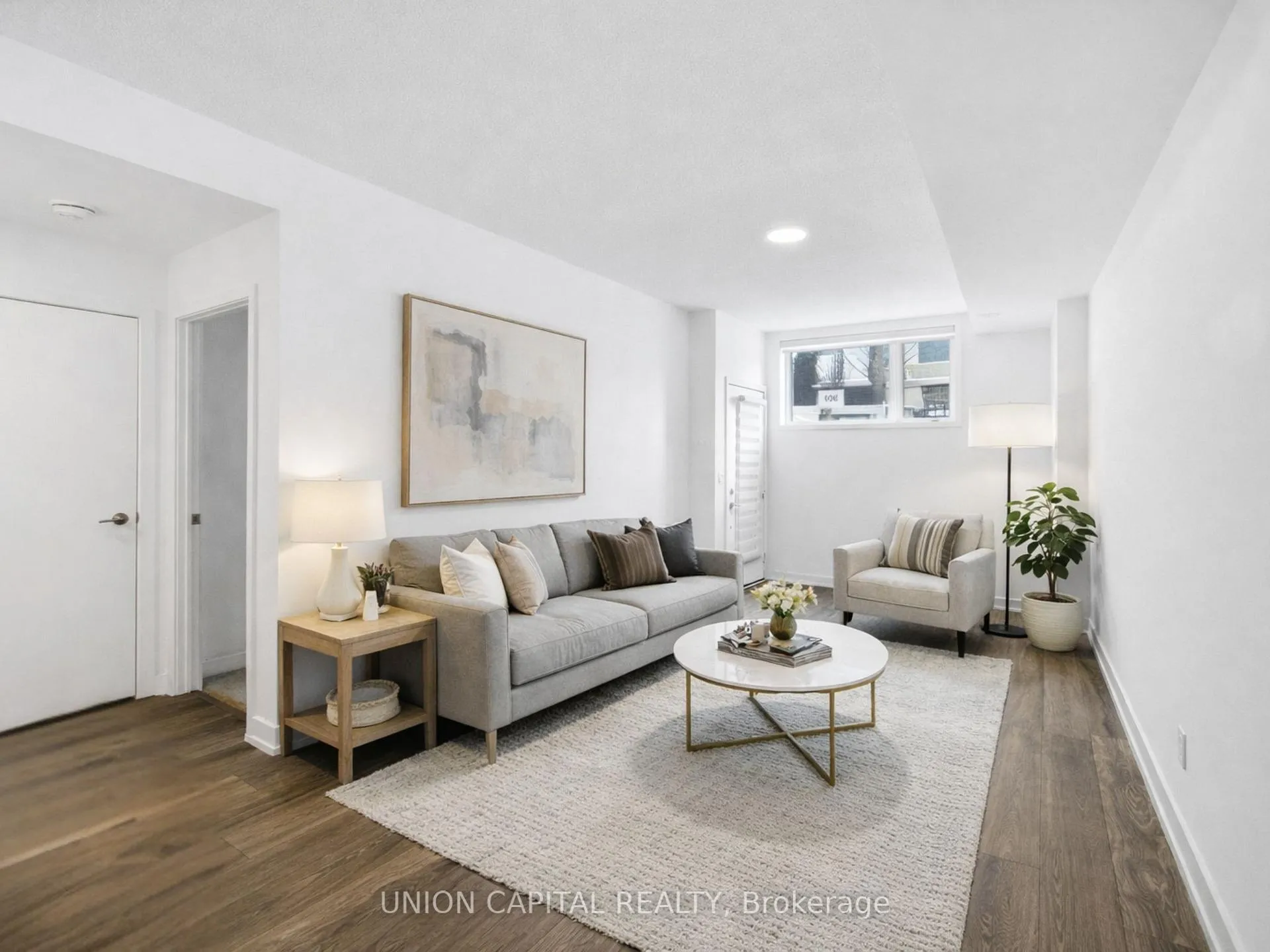Front of Unit 309, 1139 Cooke Boulevard