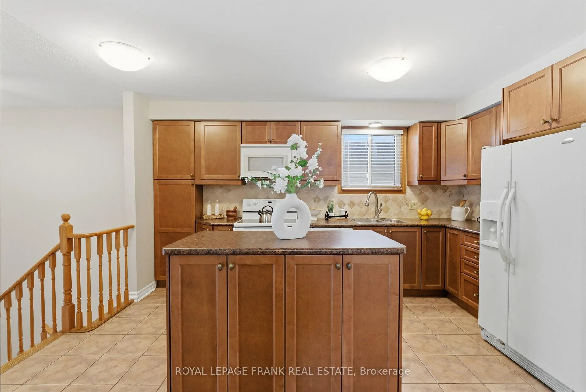 Photo 4 of 102 Turnberry Crescent, Clarington, Courtice — HOMEH