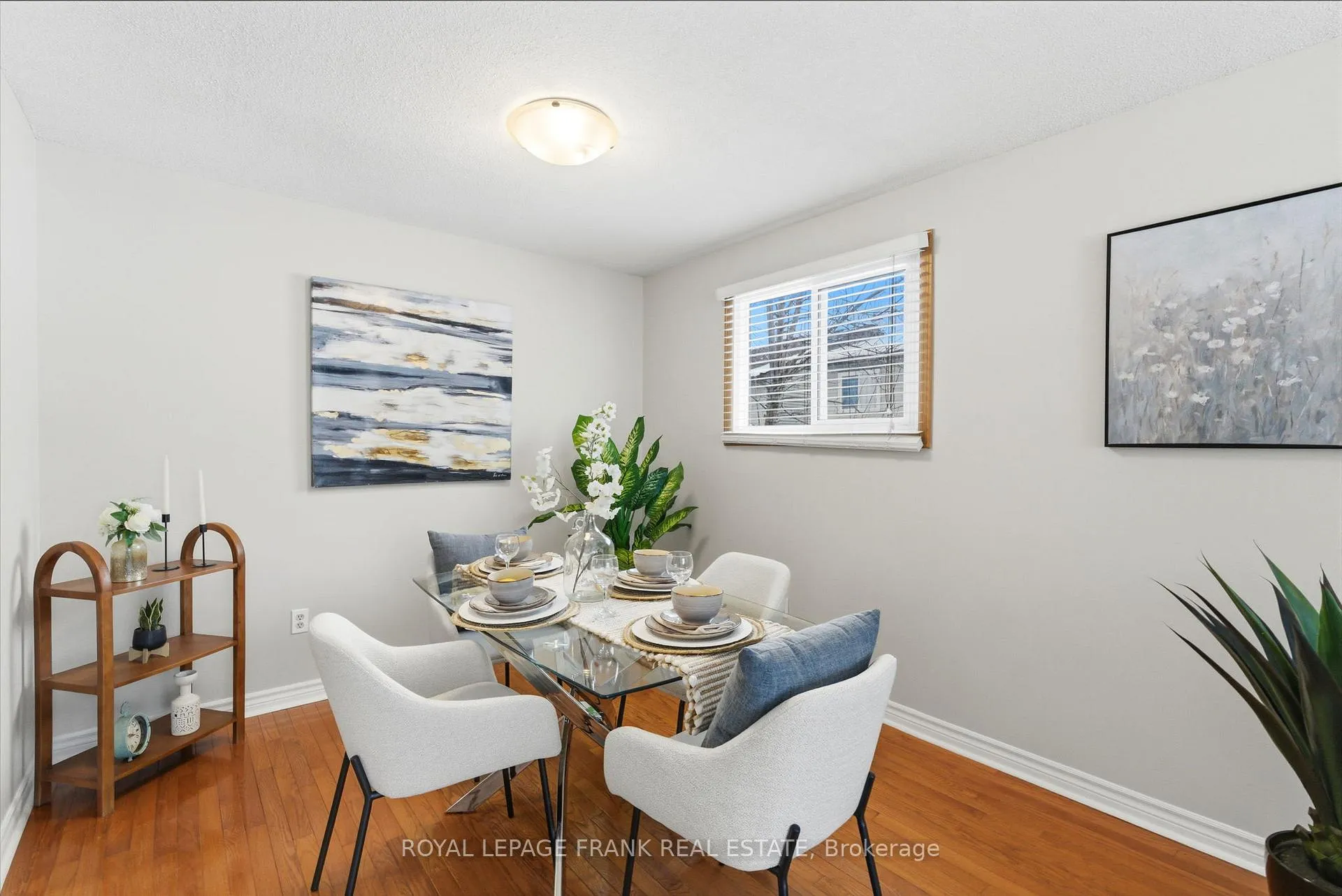 Photo 8 of 102 Turnberry Crescent, Clarington, Courtice — HOMEH