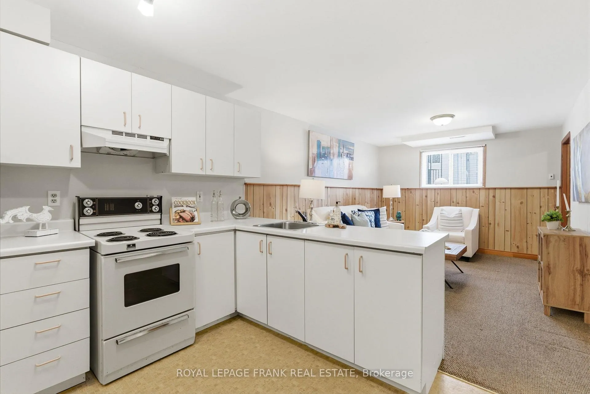 Photo 19 of 102 Turnberry Crescent, Clarington, Courtice — HOMEH