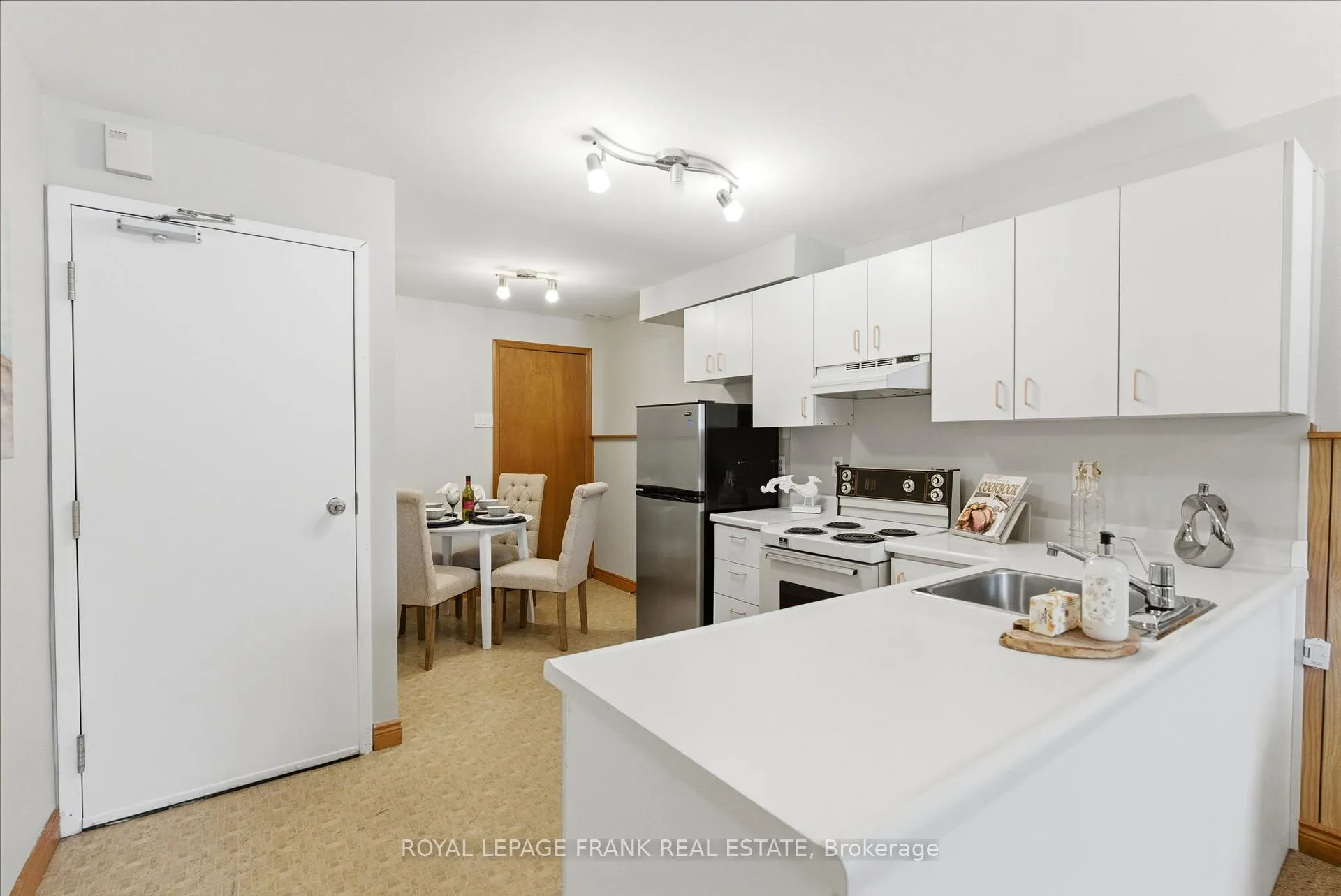Photo 20 of 102 Turnberry Crescent, Clarington, Courtice — HOMEH