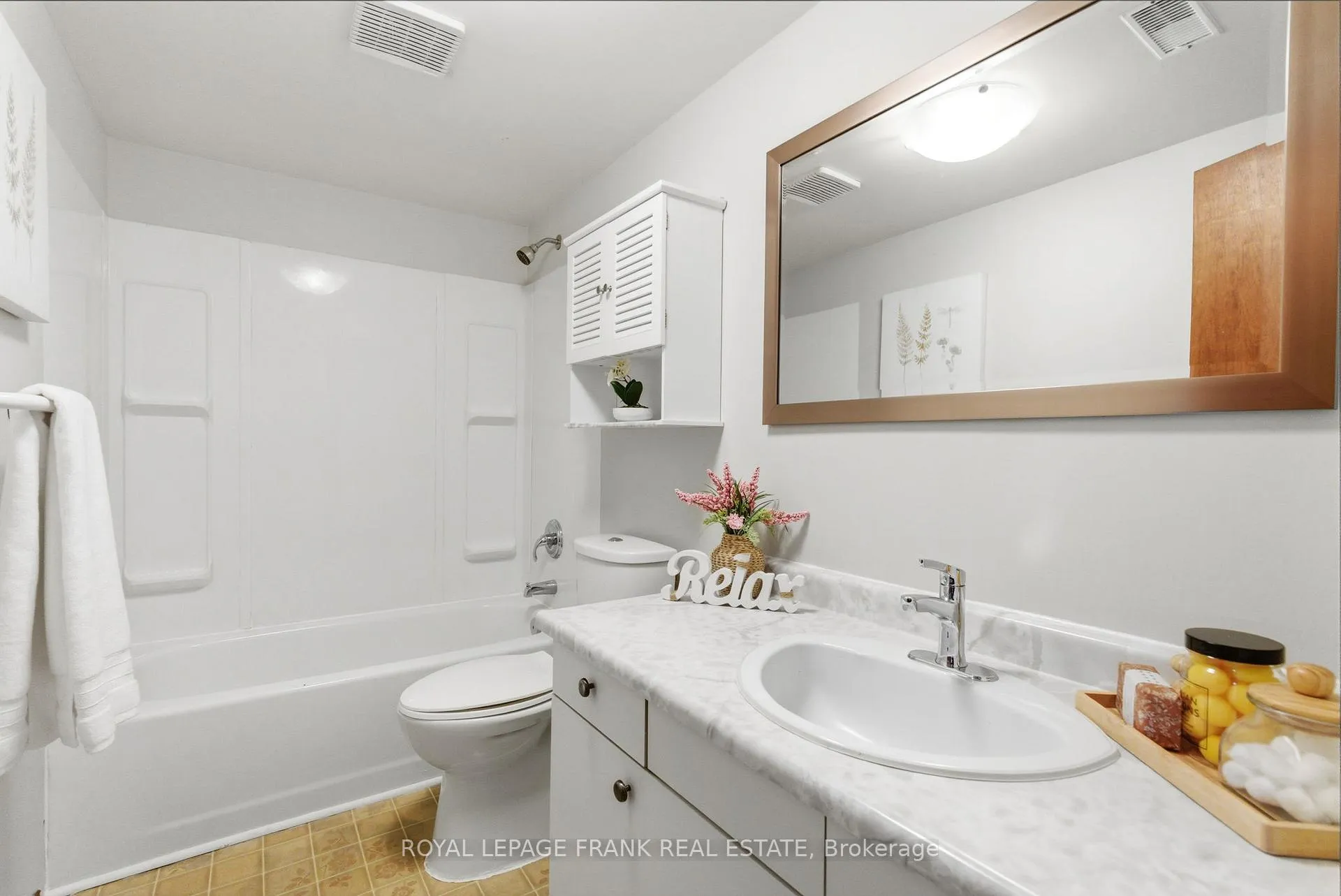 Photo 27 of 102 Turnberry Crescent, Clarington, Courtice — HOMEH