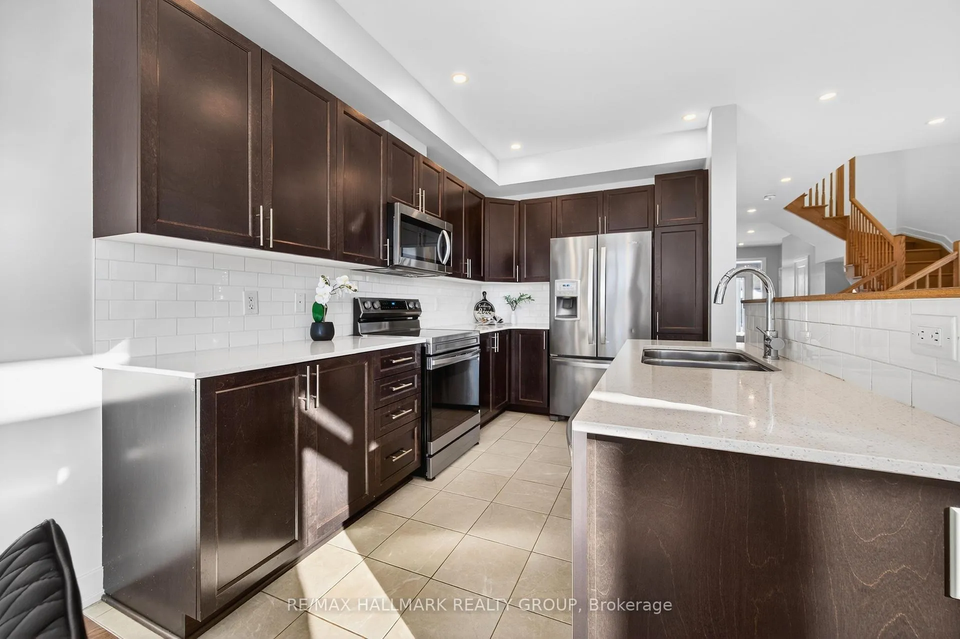 Photo 10 of 307 Ibanez Walk, Ottawa, Leitrim — HOMEH