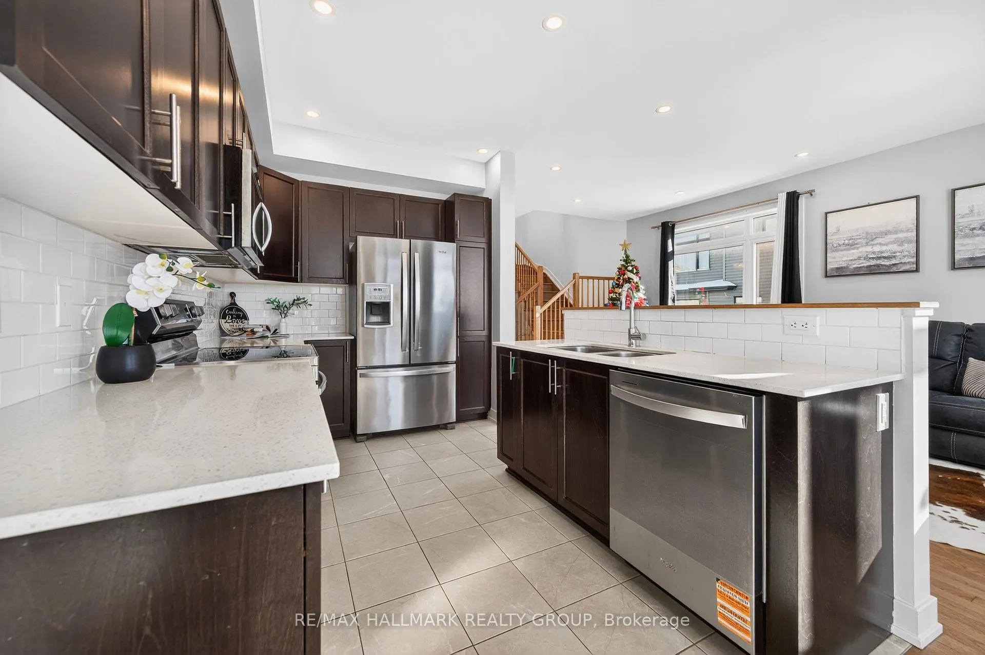 Photo 11 of 307 Ibanez Walk, Ottawa, Leitrim — HOMEH