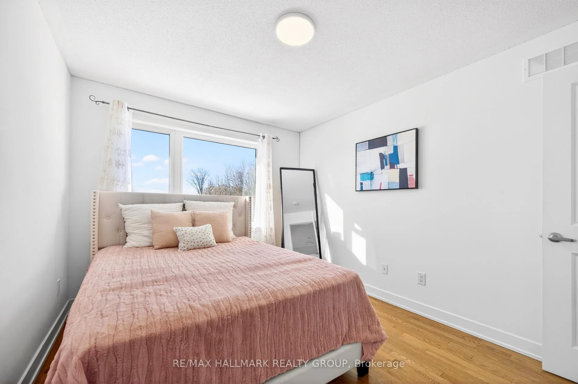 Photo 19 of 307 Ibanez Walk, Ottawa, Leitrim — HOMEH