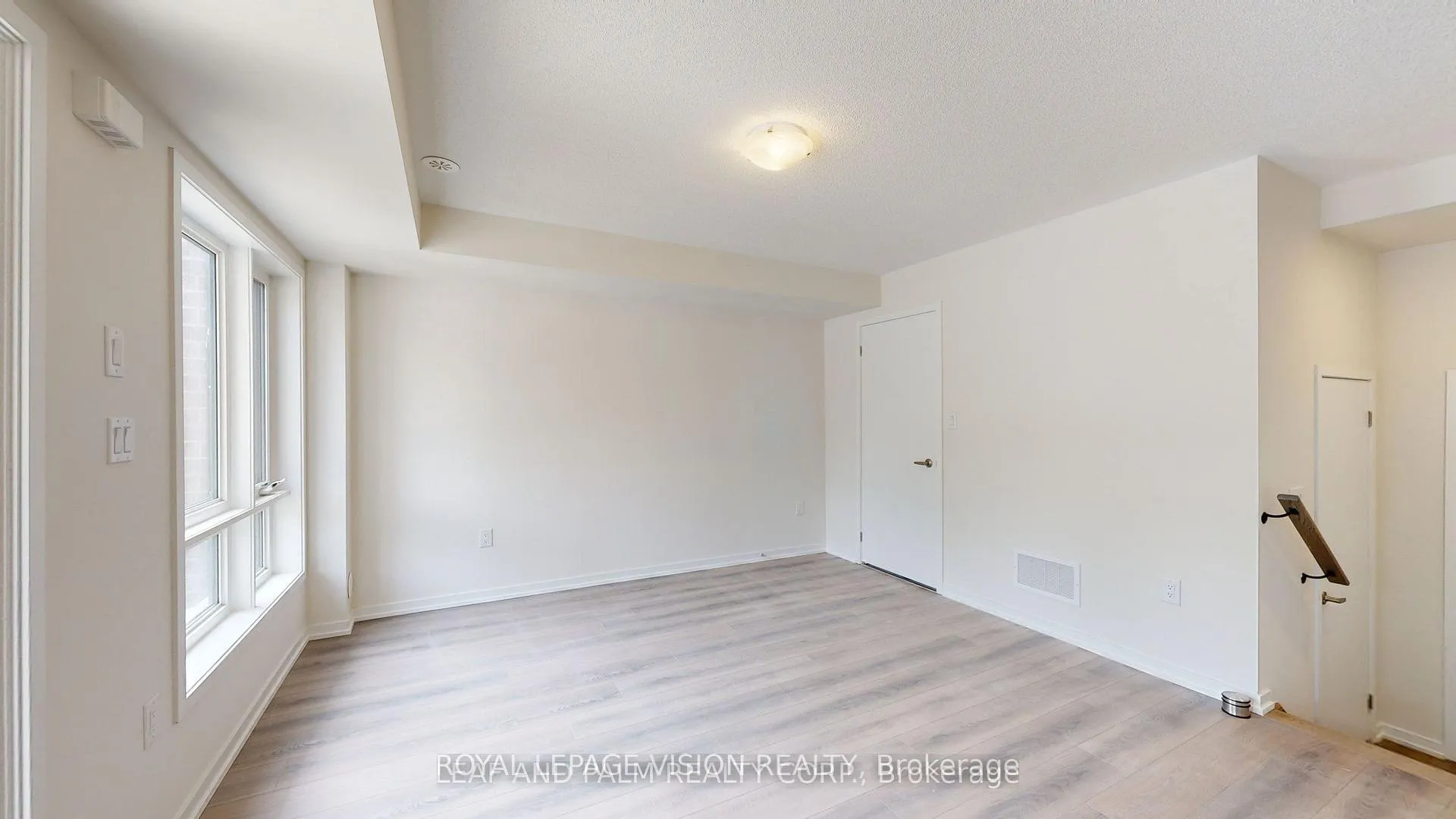 Photo 4 of Unit 256, 256 Townline Road N, Oshawa, Eastdale — HOMEH