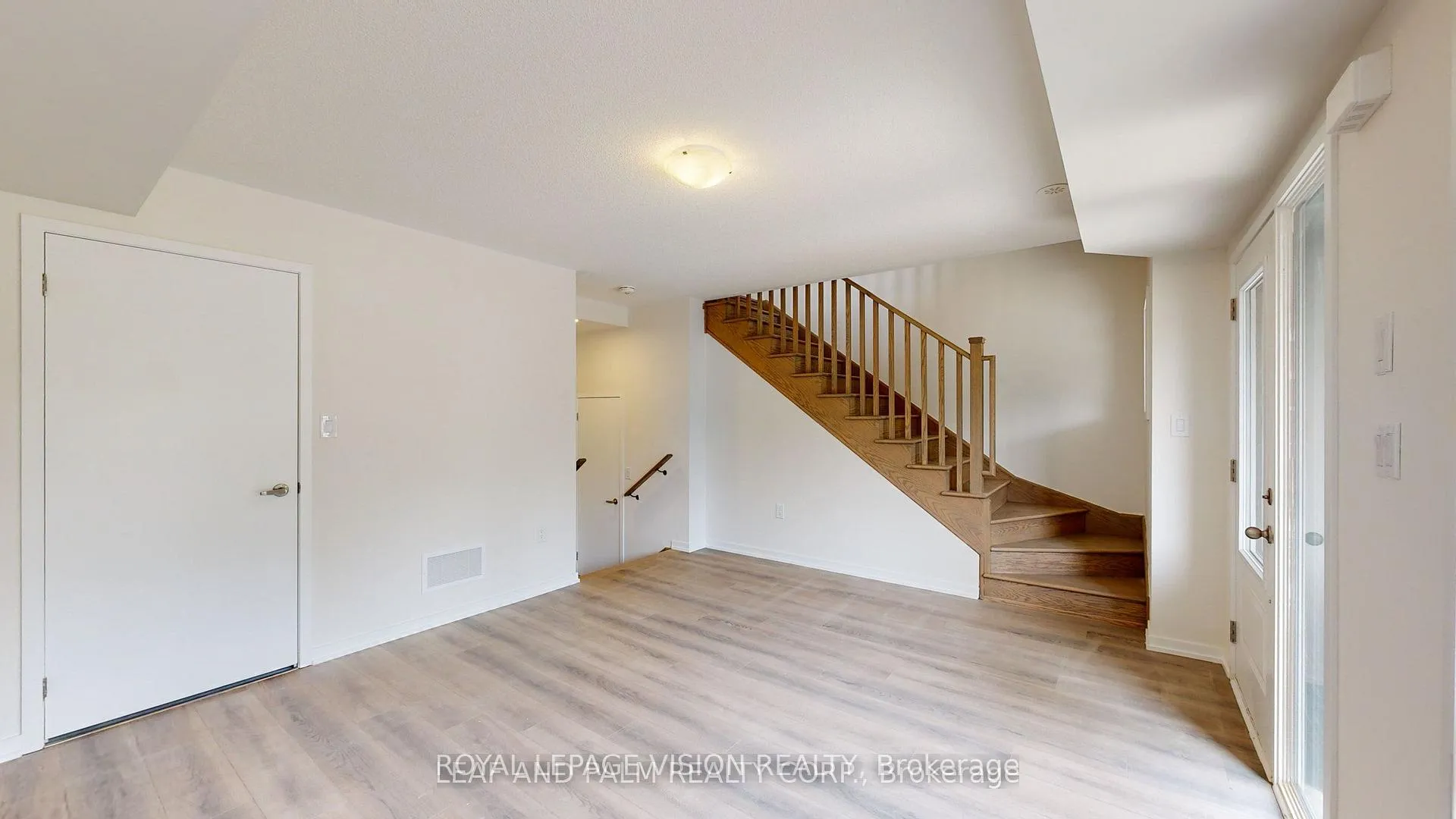 Photo 5 of Unit 256, 256 Townline Road N, Oshawa, Eastdale — HOMEH