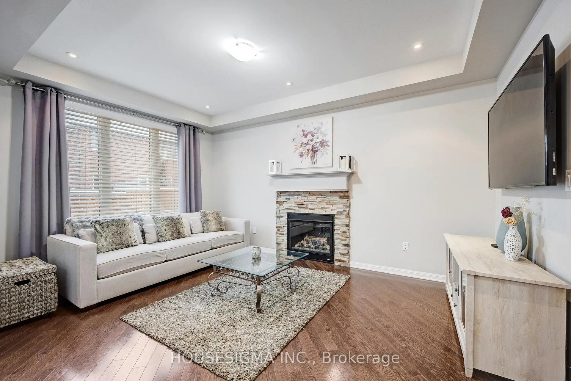 Photo 9 of 19 Seafair Crescent, Brampton, Fletcher's West — HOMEH