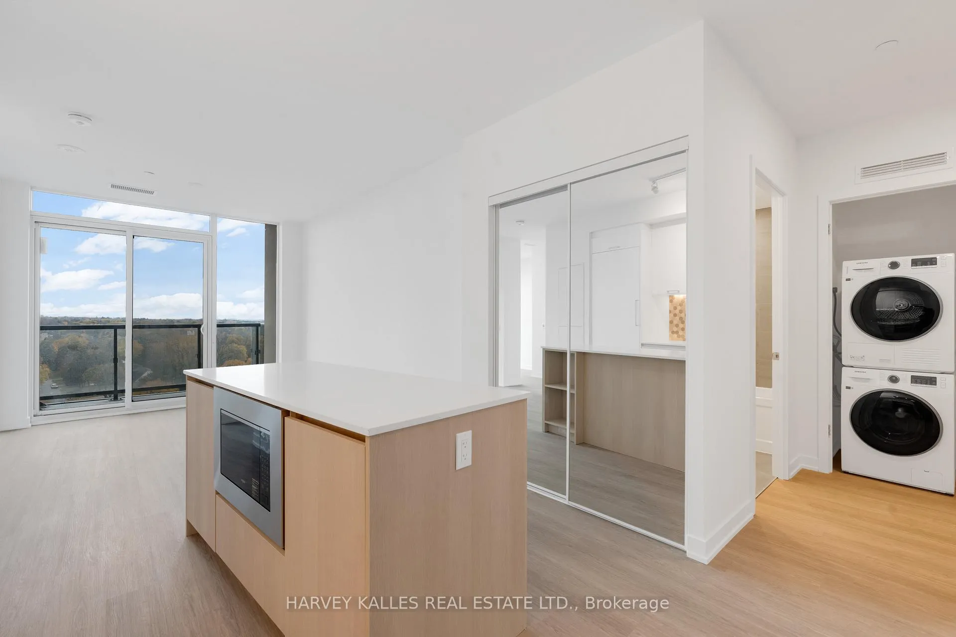 Photo 5 of Unit 911, 8188 Yonge Street, Vaughan, Uplands — HOMEH