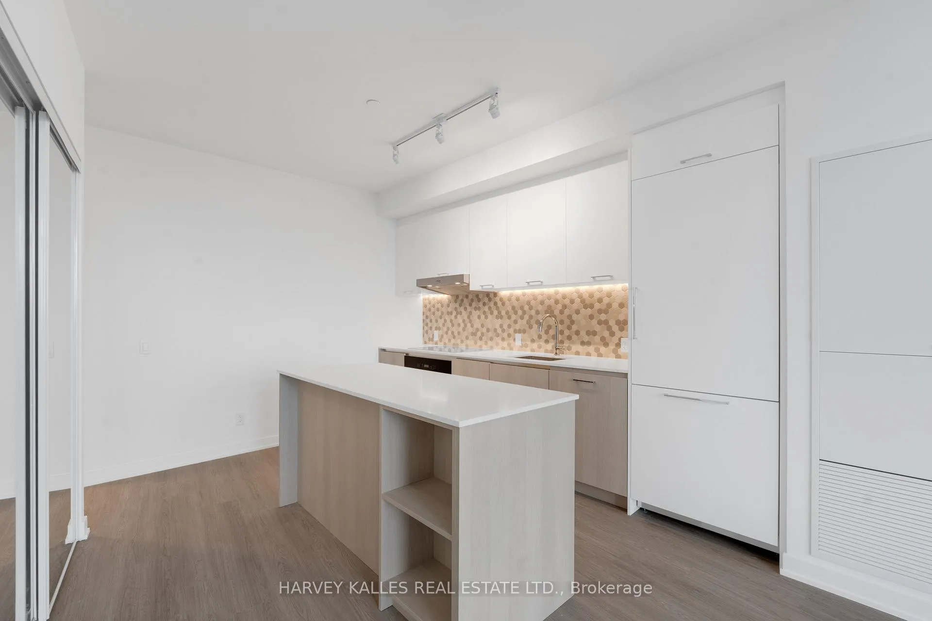 Photo 8 of Unit 911, 8188 Yonge Street, Vaughan, Uplands — HOMEH