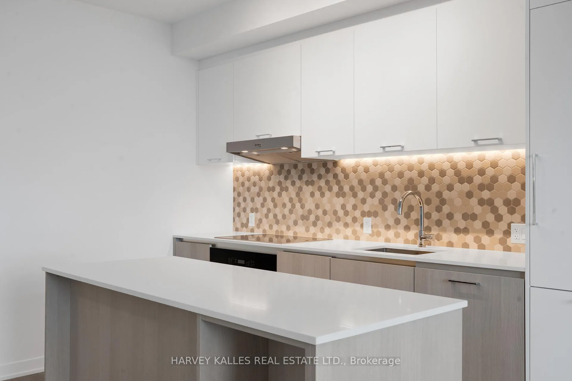 Photo 9 of Unit 911, 8188 Yonge Street, Vaughan, Uplands — HOMEH
