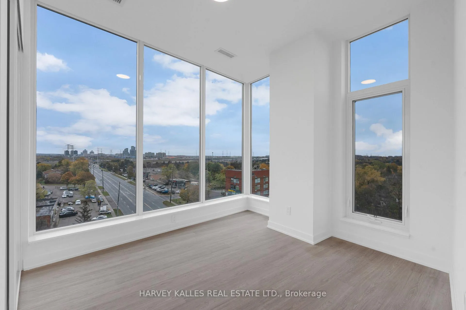Photo 15 of Unit 911, 8188 Yonge Street, Vaughan, Uplands — HOMEH