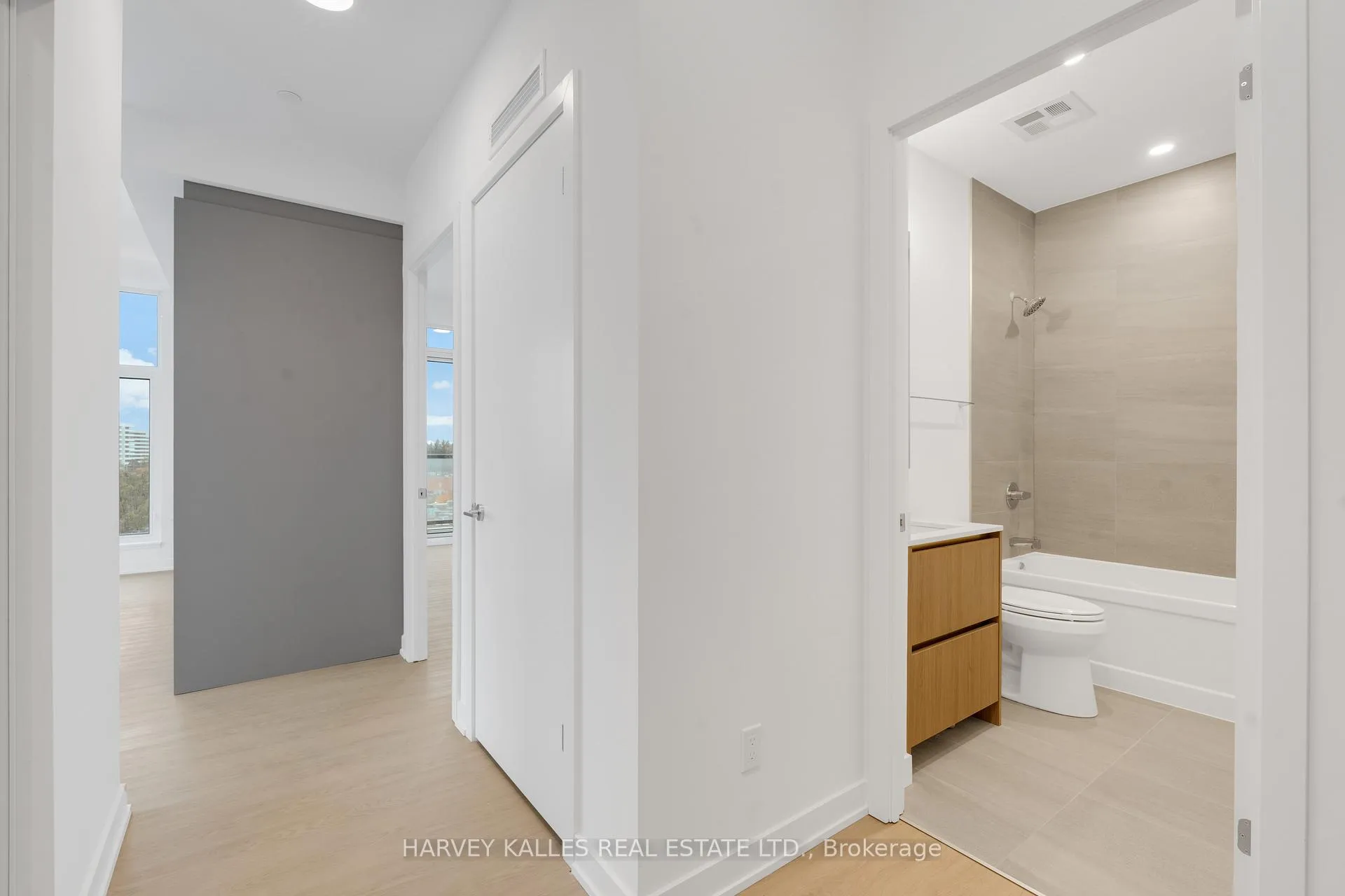 Photo 23 of Unit 911, 8188 Yonge Street, Vaughan, Uplands — HOMEH