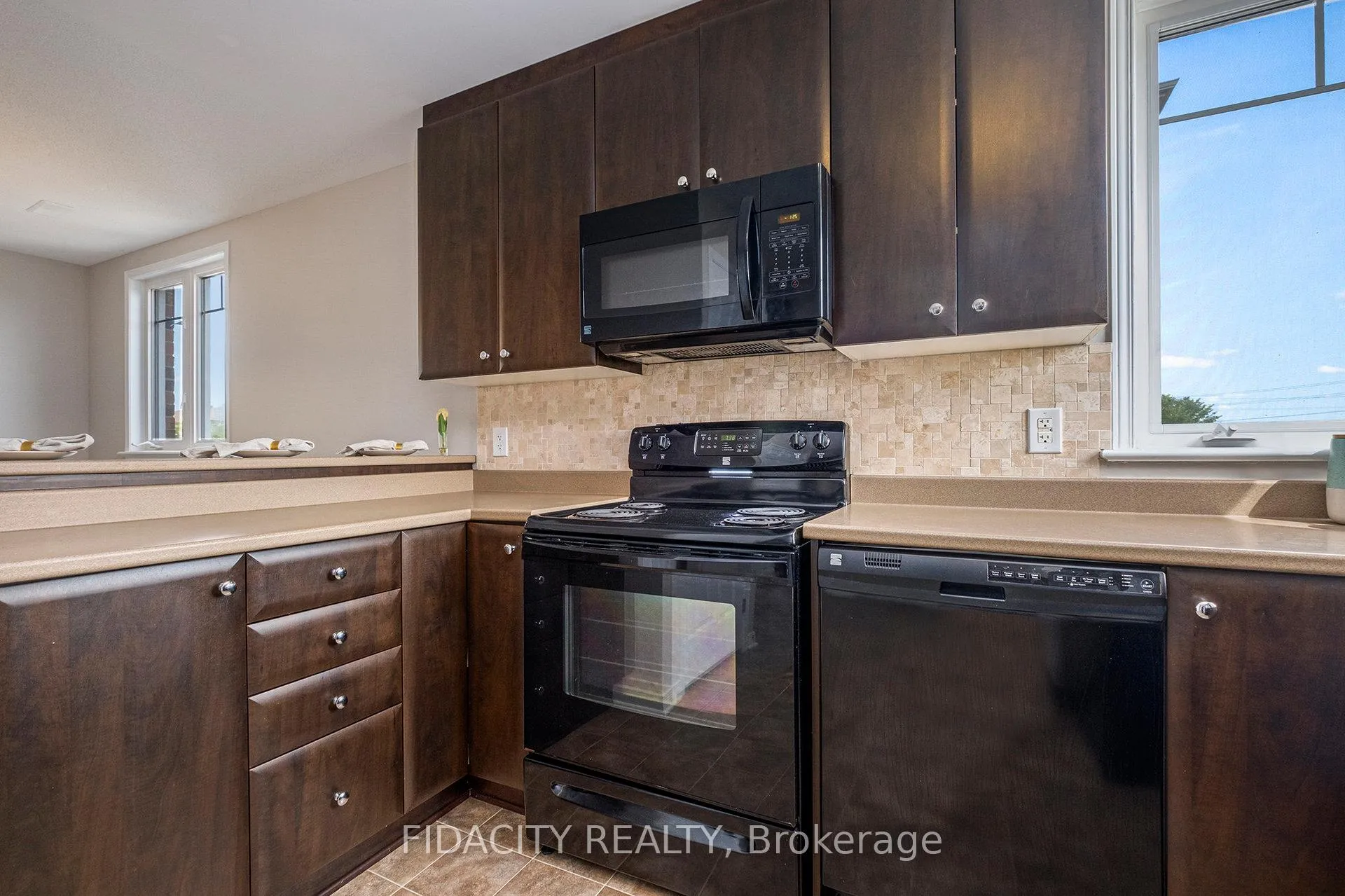 Photo 9 of 3391 Cambrian Road, Ottawa, Barrhaven - Stonebridge — HOMEH