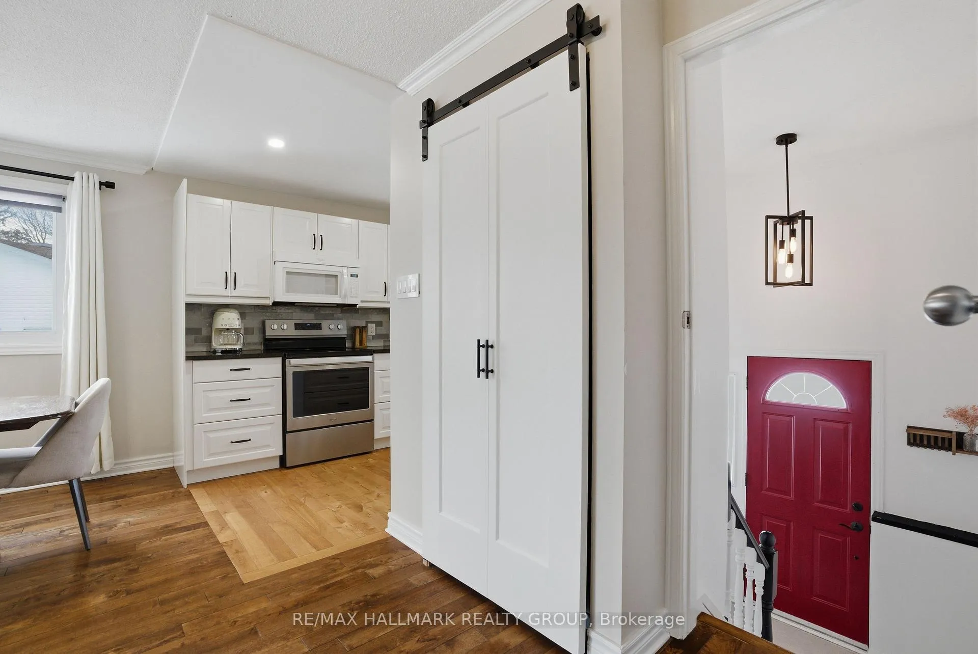Photo 3 of 24 Binscarth Crescent, Ottawa, Kanata - Glencairn/Hazeldean — HOMEH