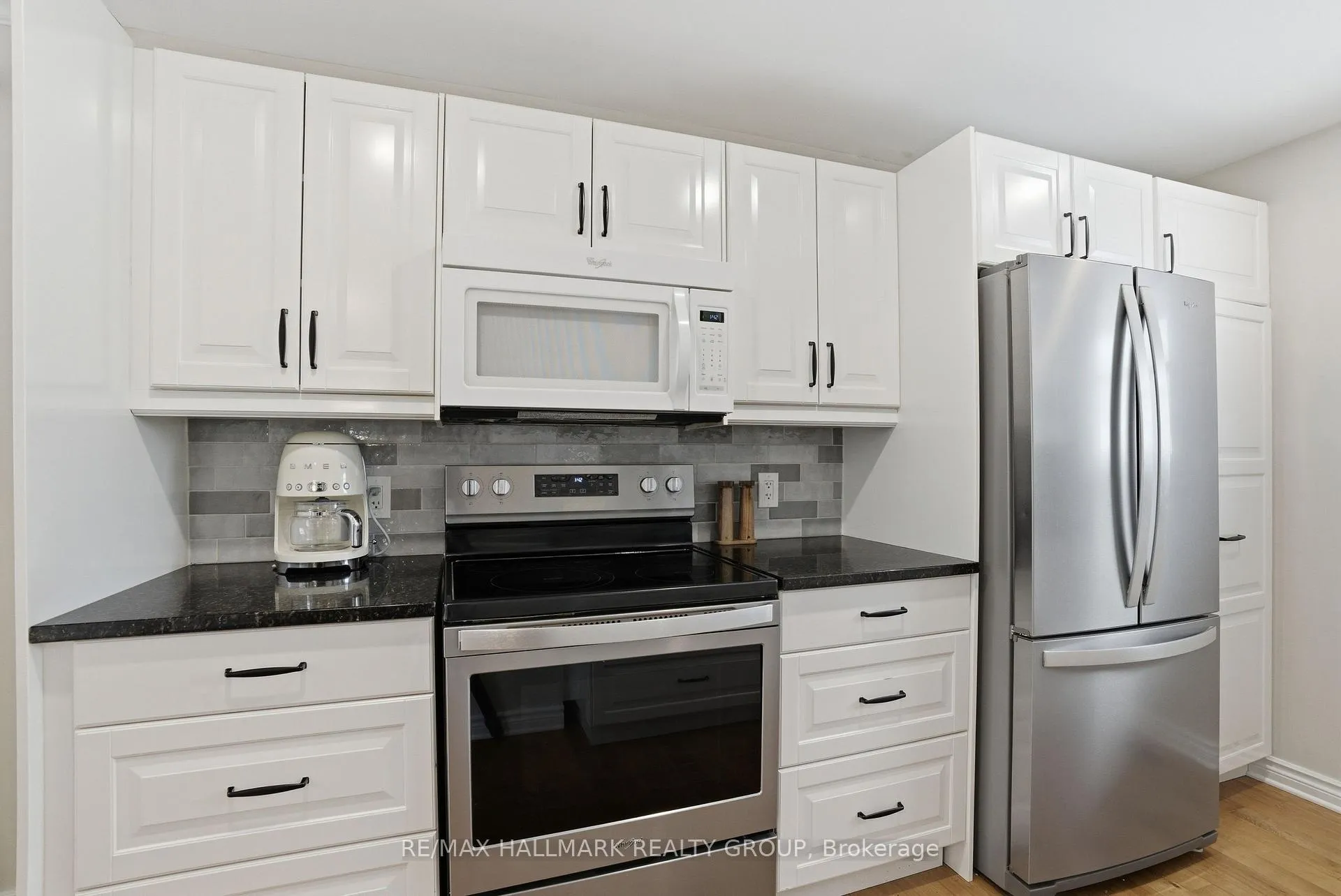 Photo 6 of 24 Binscarth Crescent, Ottawa, Kanata - Glencairn/Hazeldean — HOMEH