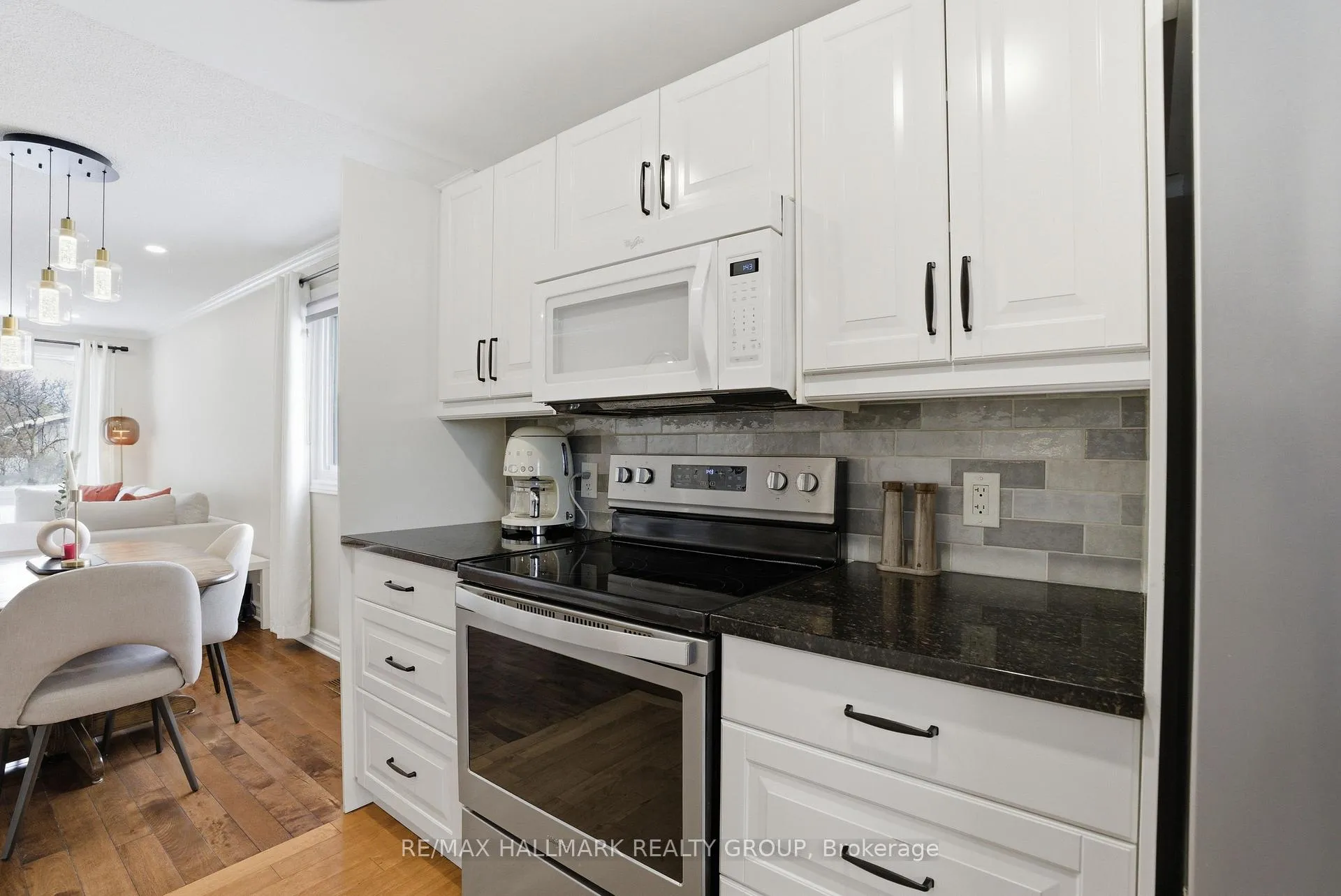 Photo 8 of 24 Binscarth Crescent, Ottawa, Kanata - Glencairn/Hazeldean — HOMEH