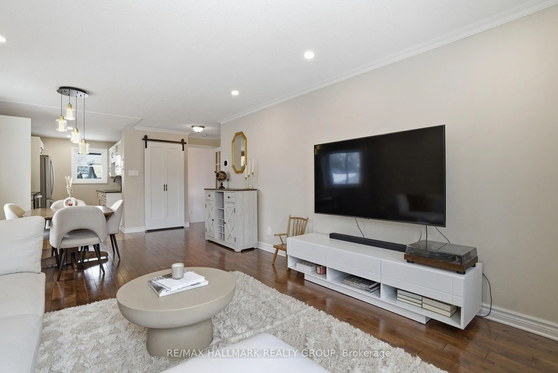 Photo 9 of 24 Binscarth Crescent, Ottawa, Kanata - Glencairn/Hazeldean — HOMEH