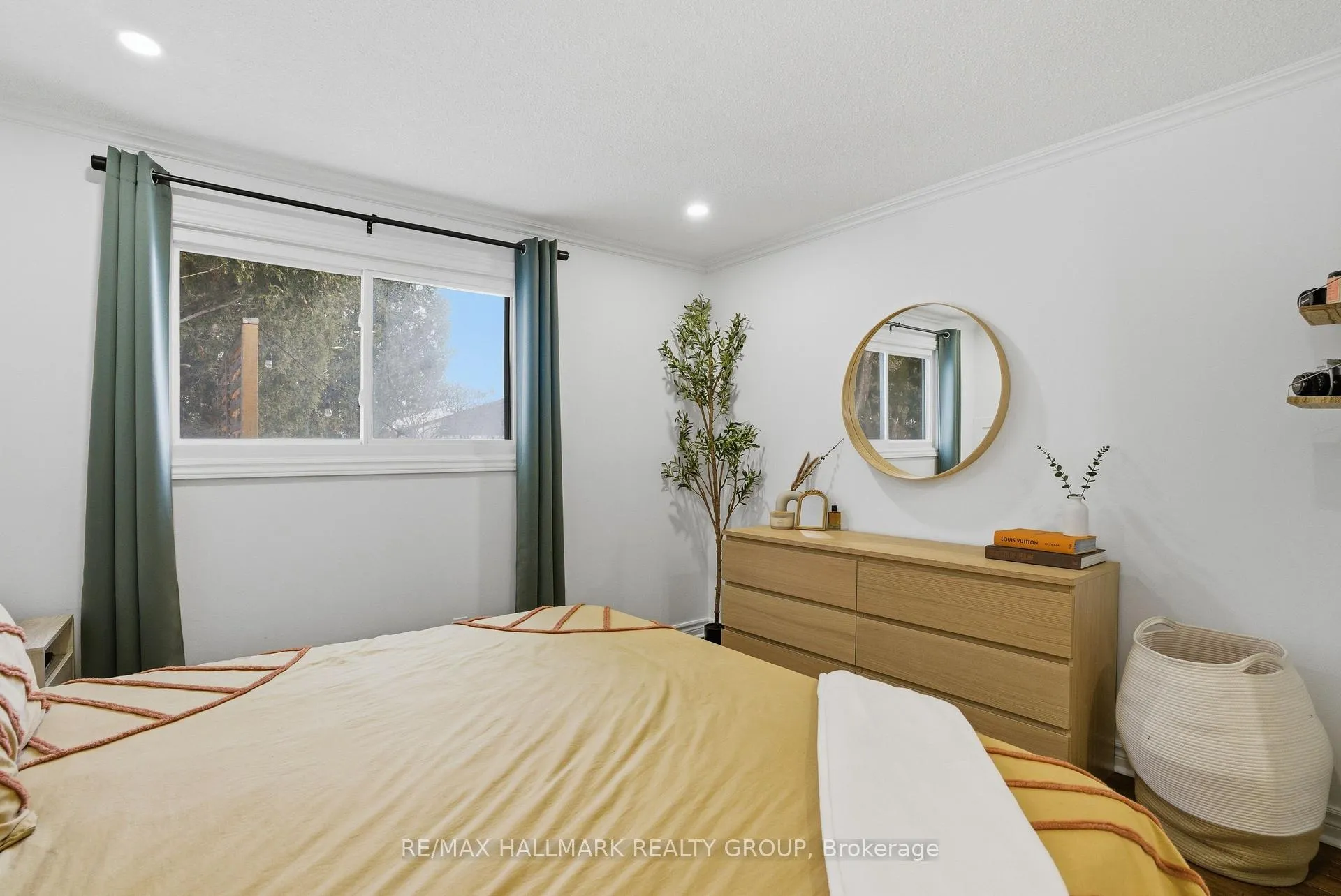 Photo 13 of 24 Binscarth Crescent, Ottawa, Kanata - Glencairn/Hazeldean — HOMEH