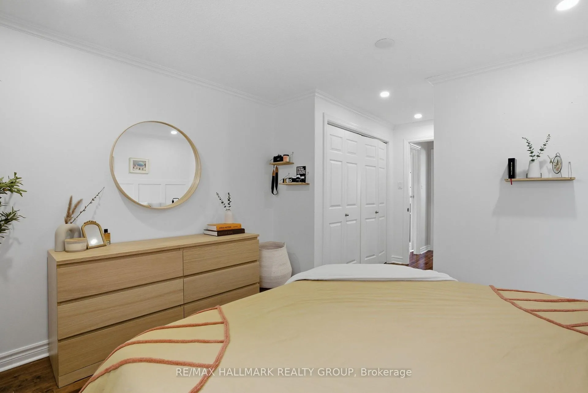 Photo 14 of 24 Binscarth Crescent, Ottawa, Kanata - Glencairn/Hazeldean — HOMEH
