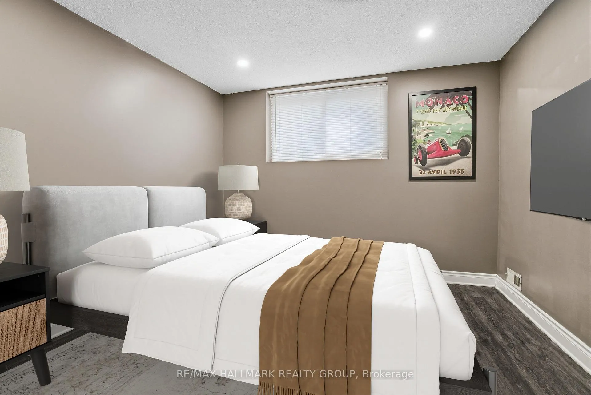 Photo 26 of 24 Binscarth Crescent, Ottawa, Kanata - Glencairn/Hazeldean — HOMEH