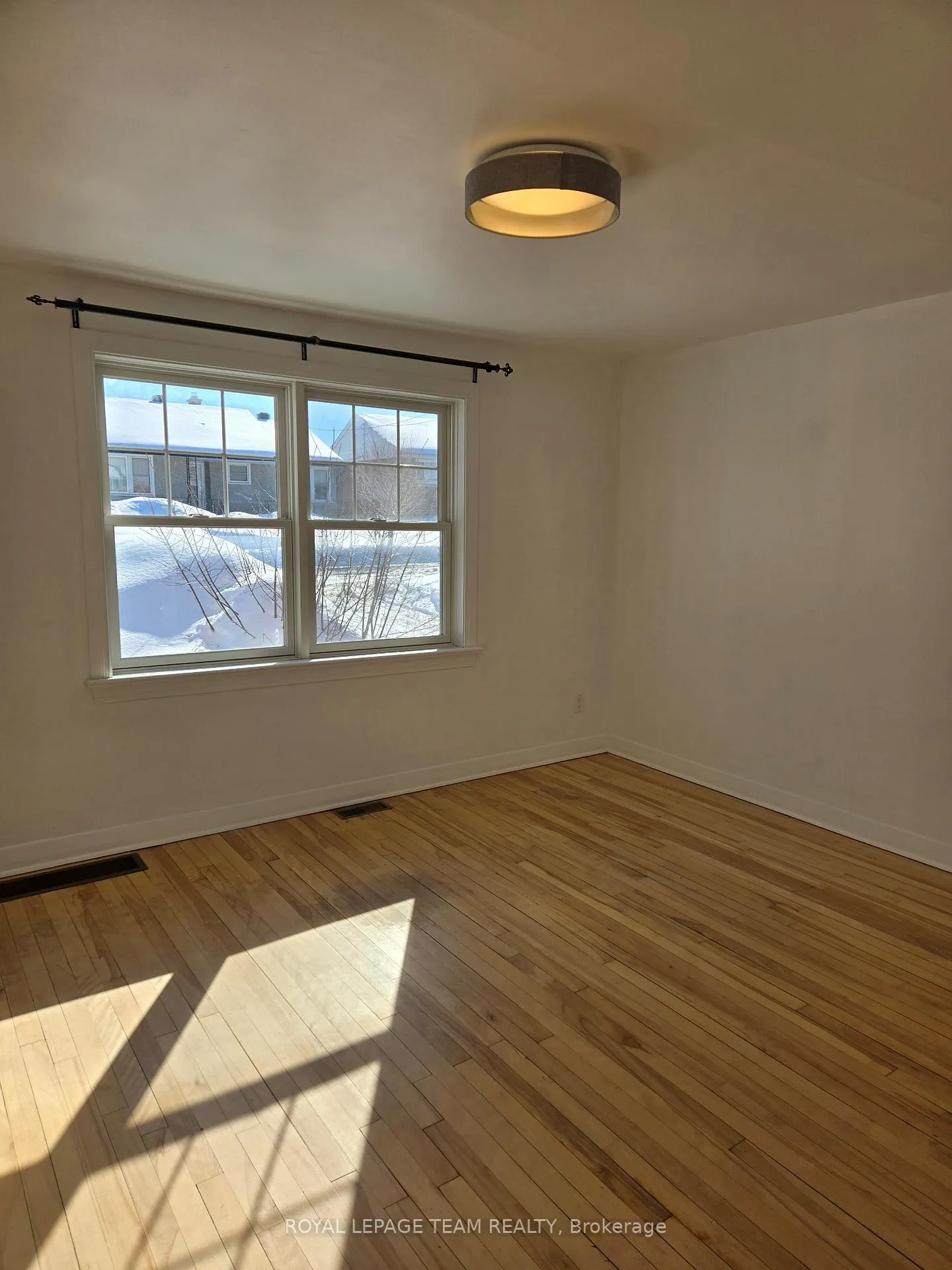 Photo 5 of 1305 Kingston Avenue, Ottawa, Carlington — HOMEH