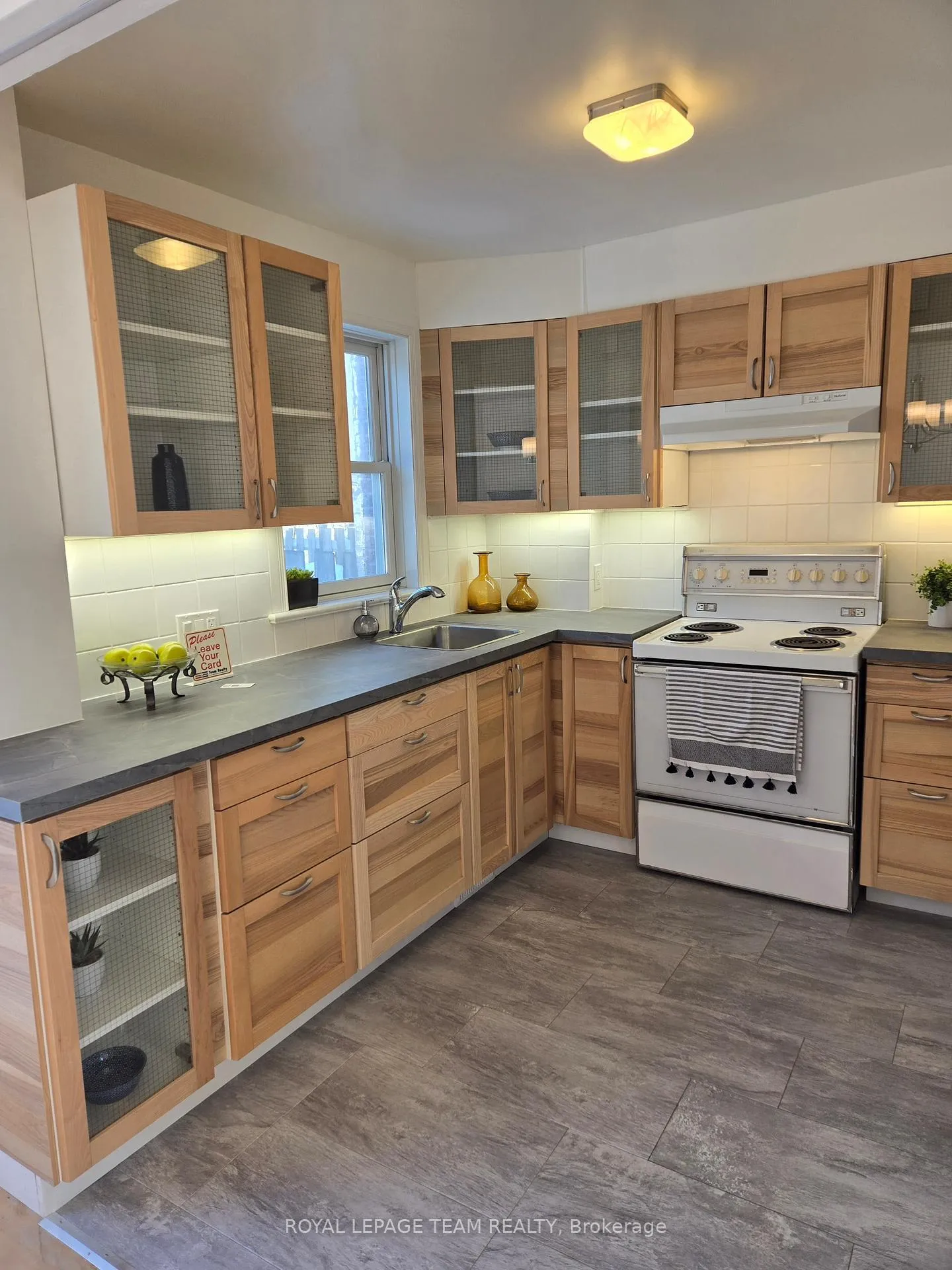 Photo 11 of 1305 Kingston Avenue, Ottawa, Carlington — HOMEH