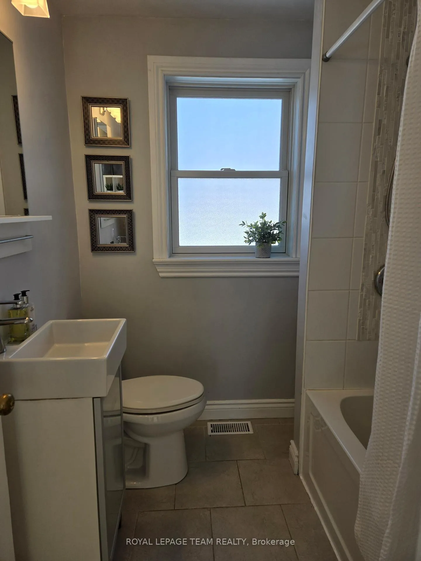 Photo 23 of 1305 Kingston Avenue, Ottawa, Carlington — HOMEH