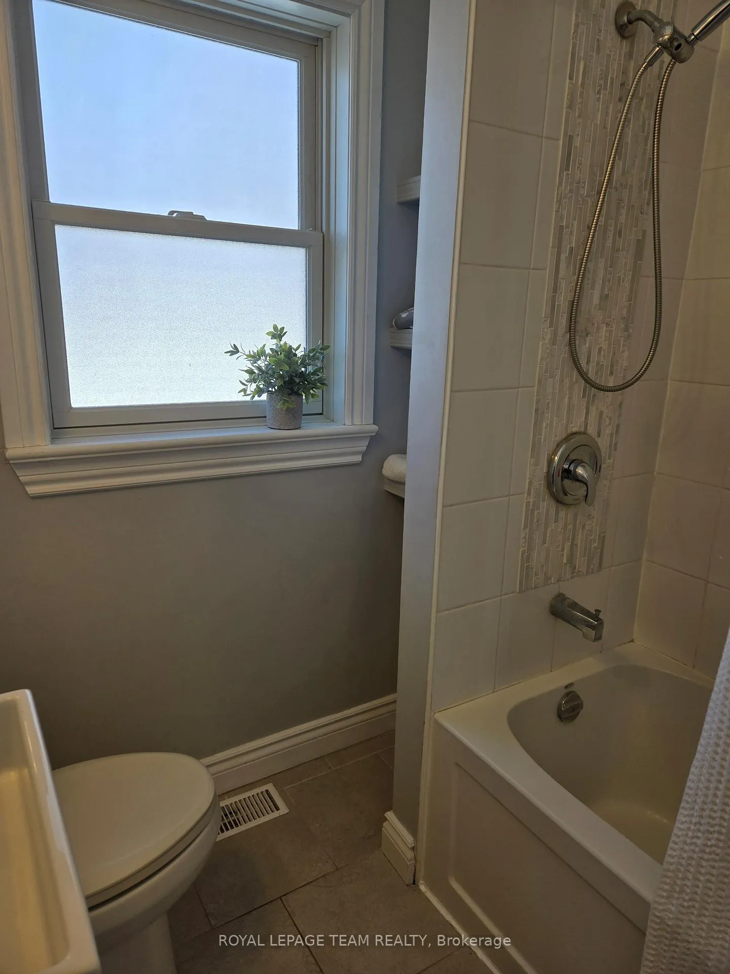 Photo 26 of 1305 Kingston Avenue, Ottawa, Carlington — HOMEH