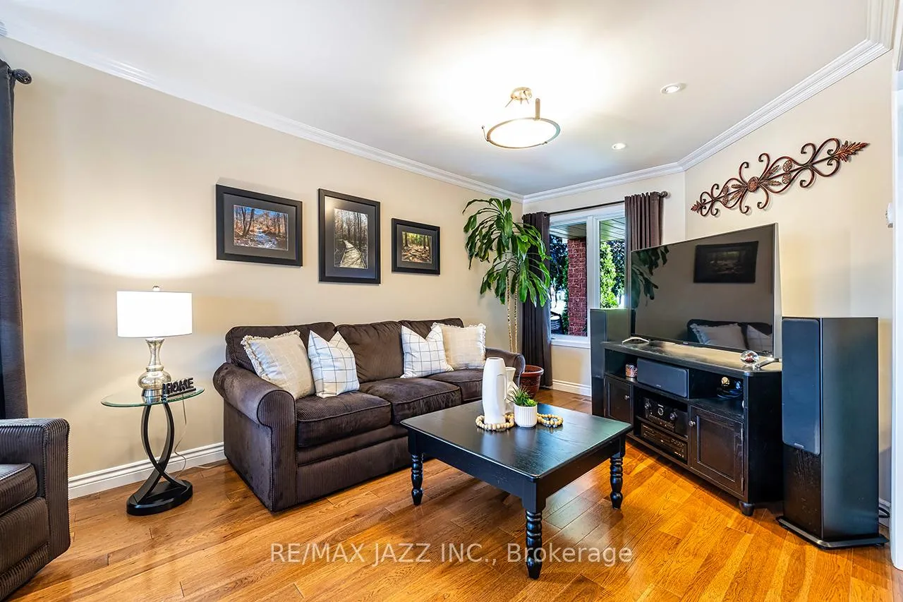 Photo 7 of 78 Bonnycastle Drive, Clarington, Bowmanville — HOMEH