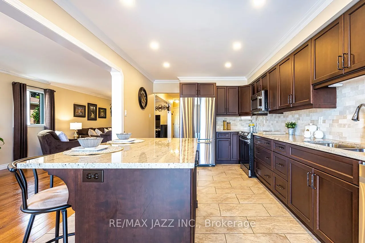 Photo 17 of 78 Bonnycastle Drive, Clarington, Bowmanville — HOMEH