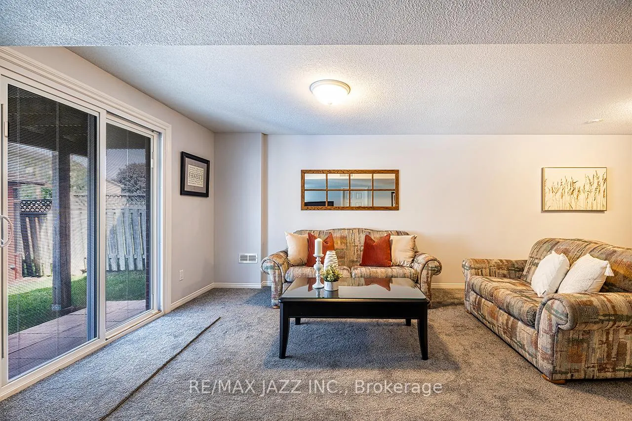 Photo 37 of 78 Bonnycastle Drive, Clarington, Bowmanville — HOMEH