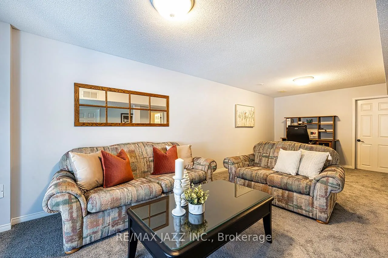 Photo 39 of 78 Bonnycastle Drive, Clarington, Bowmanville — HOMEH