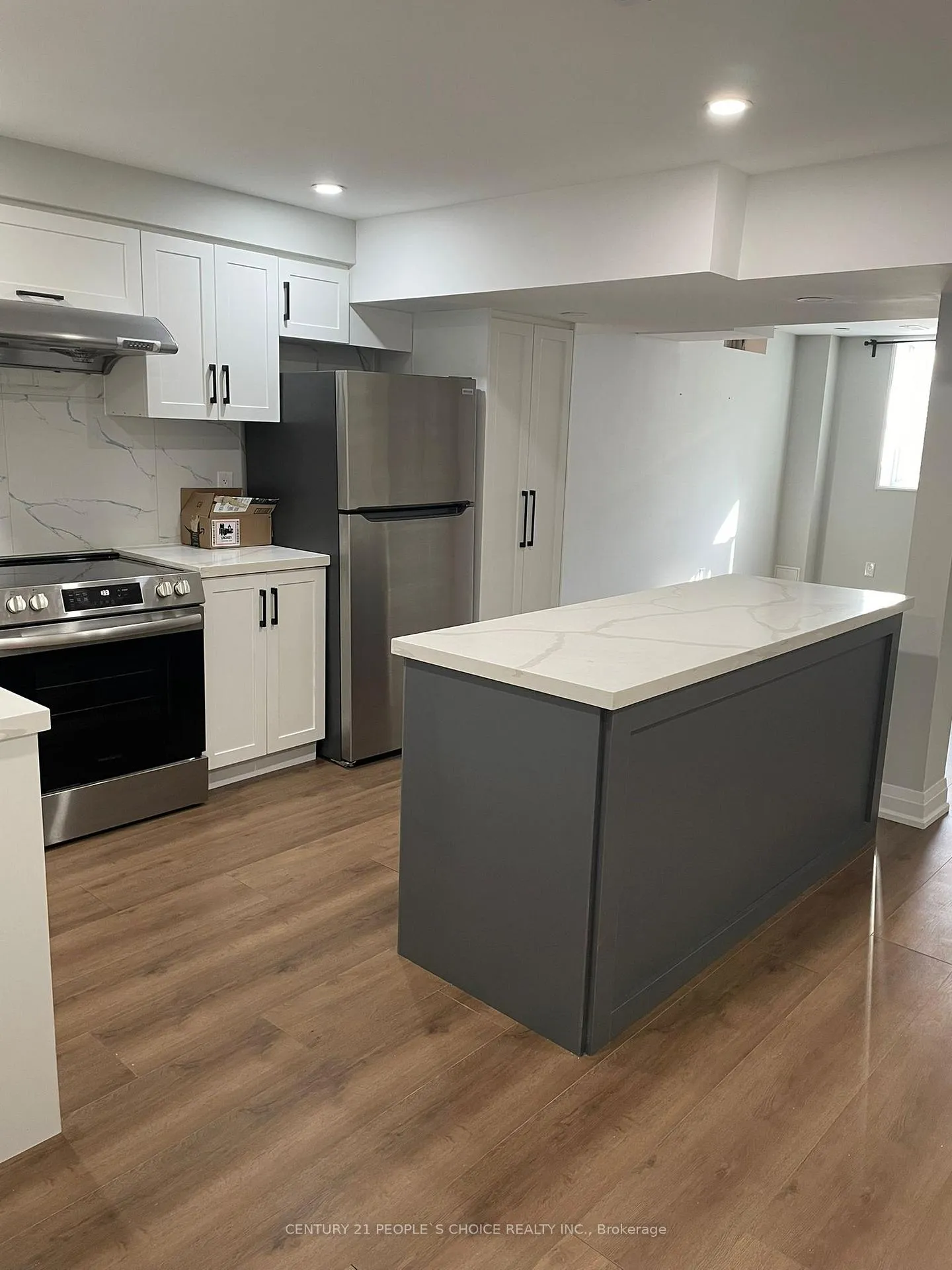 Photo 3 of 14 Copperhill Heights, Barrie, Painswick South — HOMEH