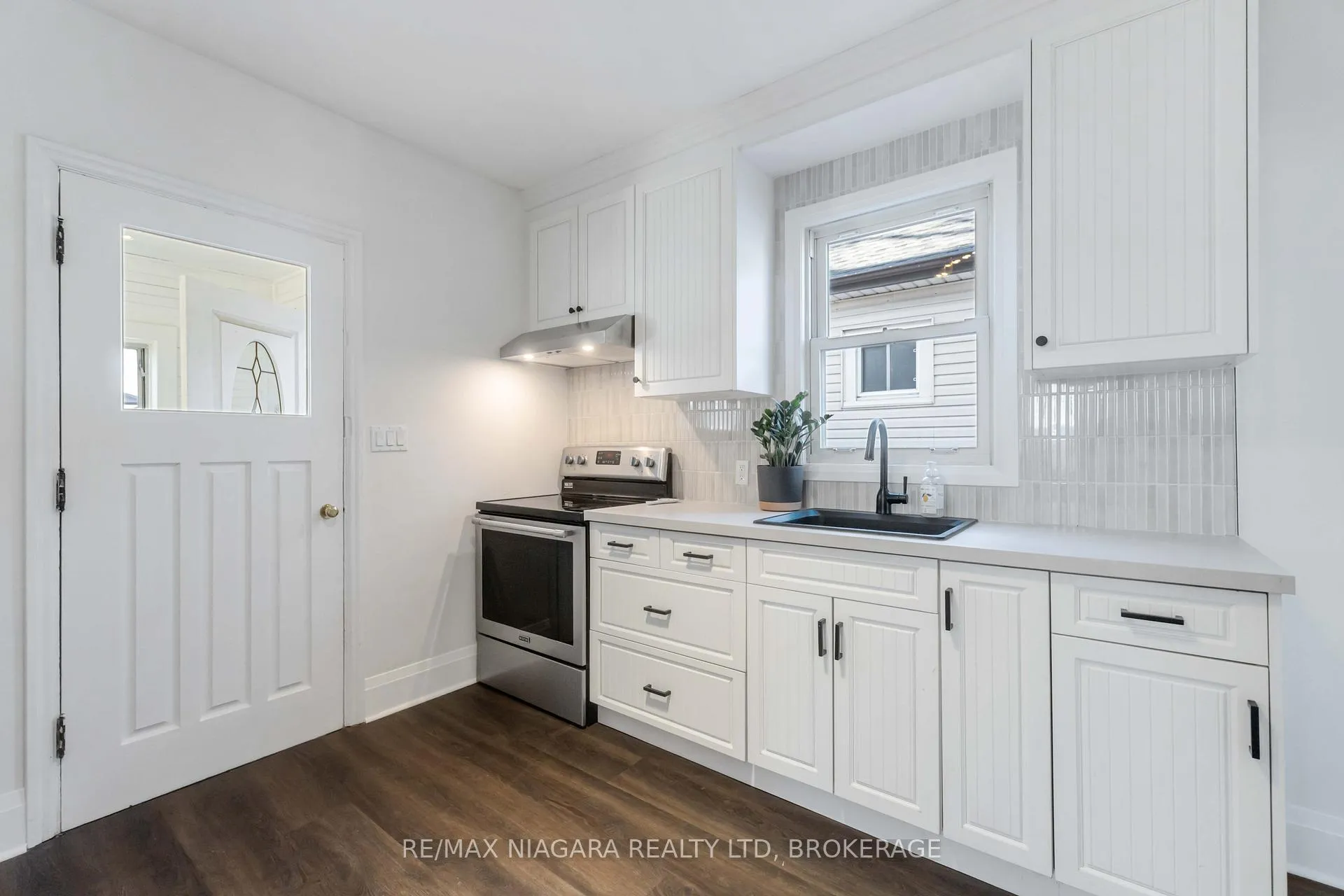 Photo 3 of 22 Bertram Street, St. Catharines, E. Chester — HOMEH