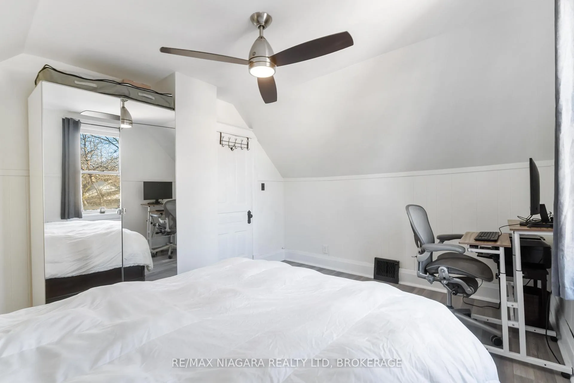 Photo 14 of 22 Bertram Street, St. Catharines, E. Chester — HOMEH