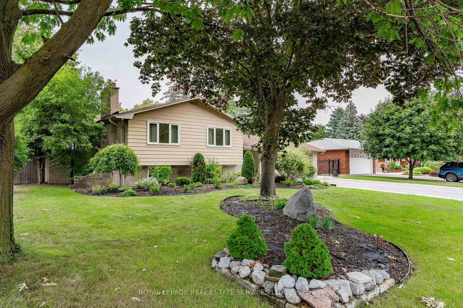 Photo 4 of 23 Hillside Drive, Brampton, Westgate — HOMEH