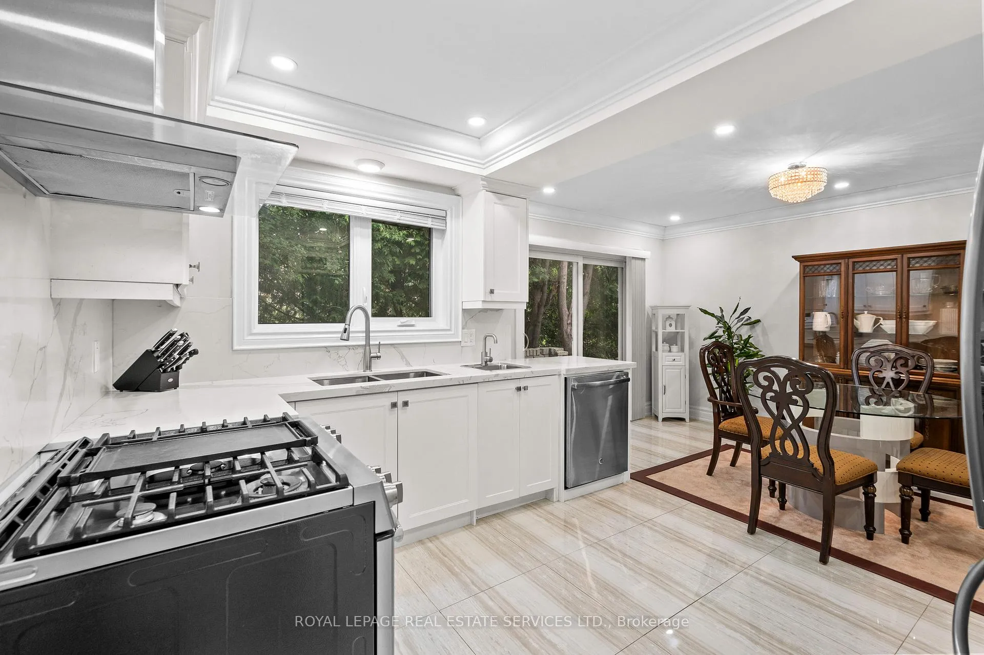 Photo 10 of 23 Hillside Drive, Brampton, Westgate — HOMEH