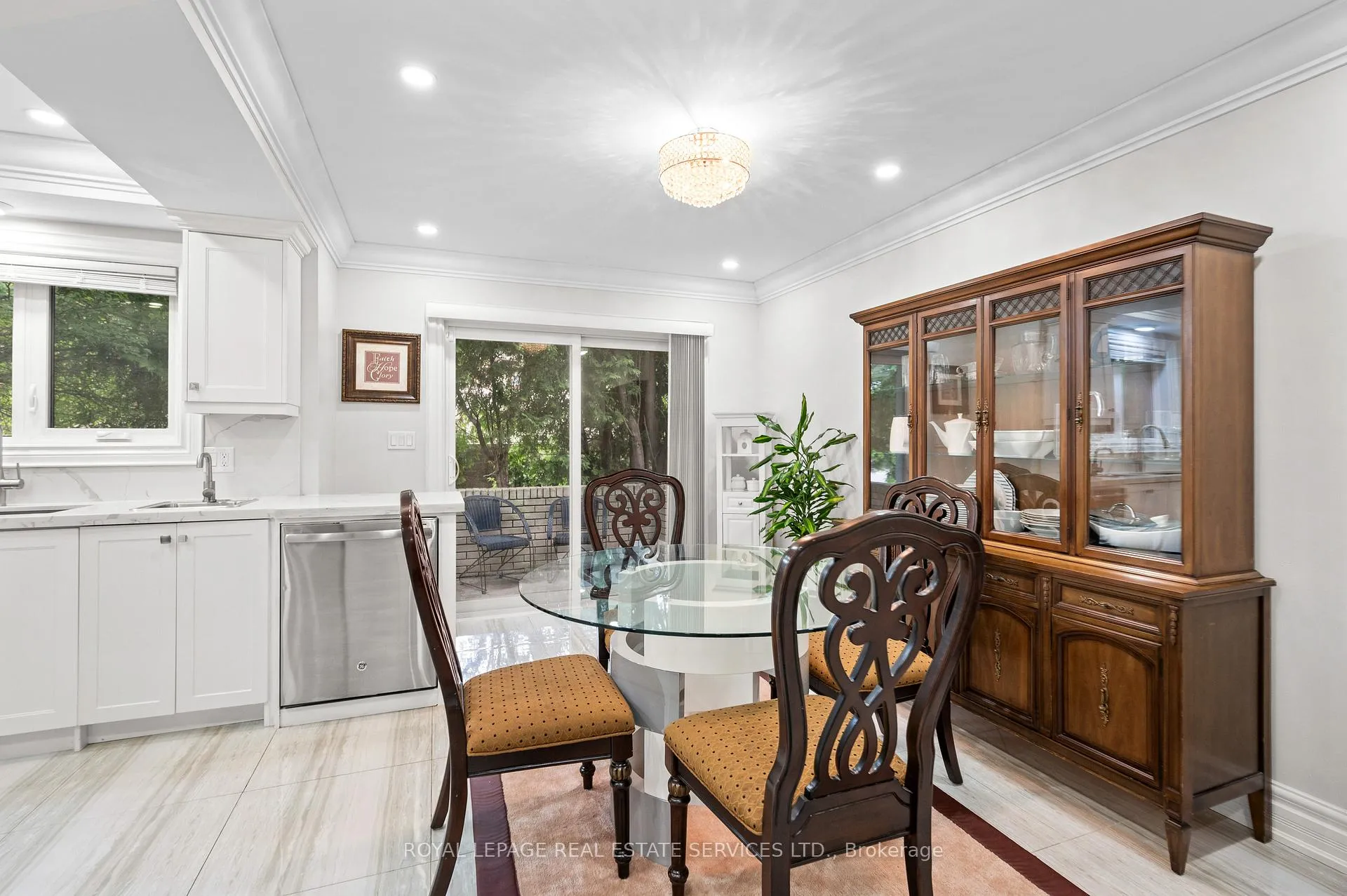 Photo 12 of 23 Hillside Drive, Brampton, Westgate — HOMEH