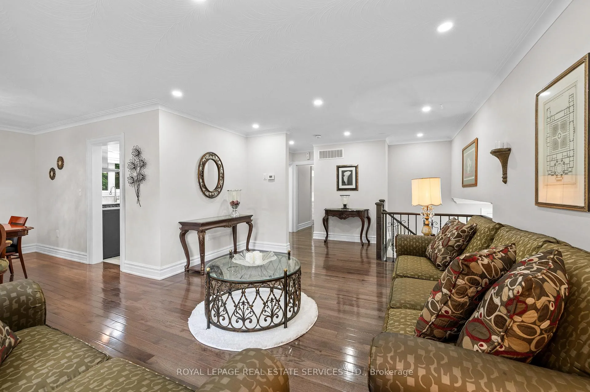 Photo 17 of 23 Hillside Drive, Brampton, Westgate — HOMEH