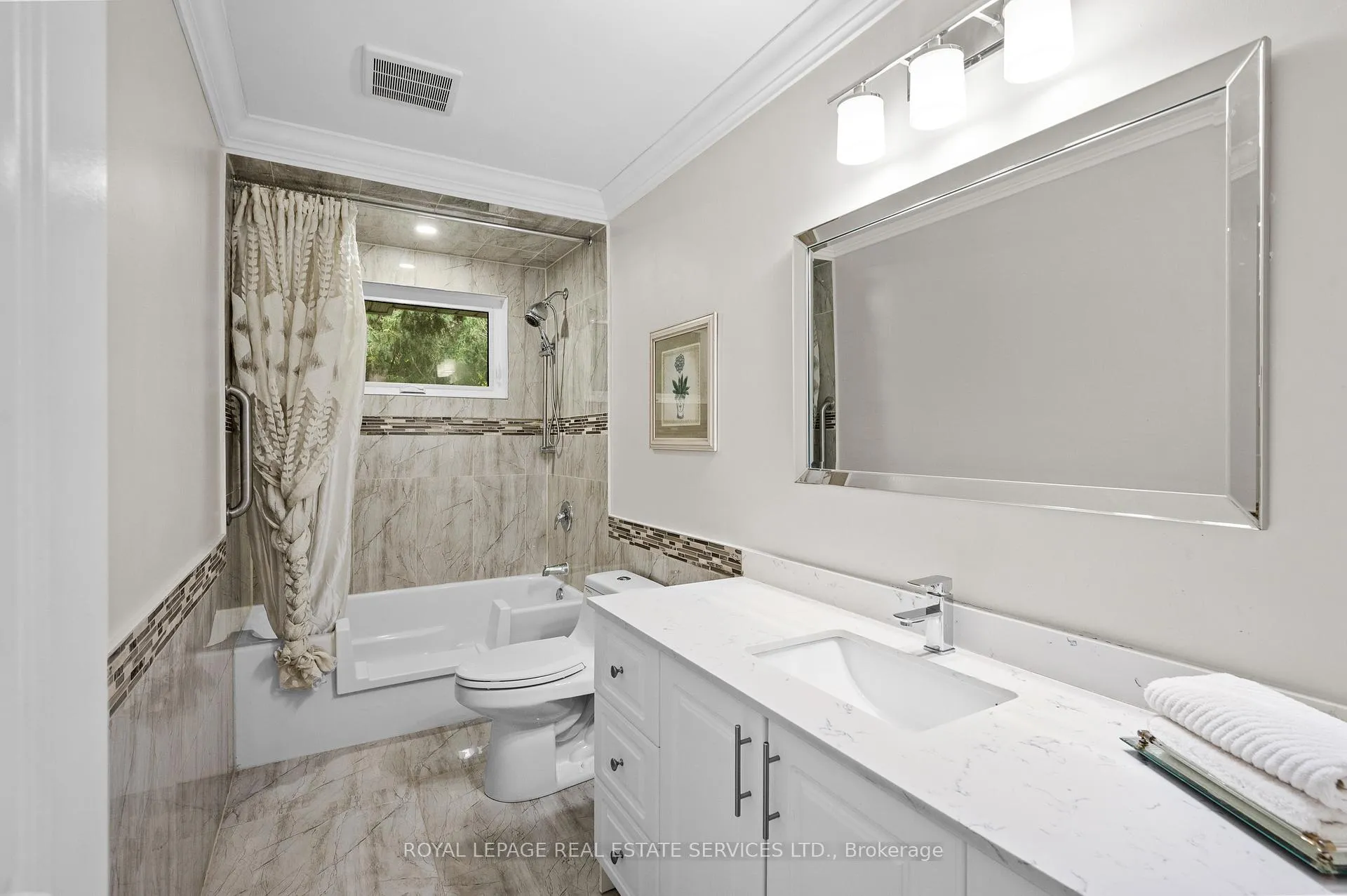 Photo 29 of 23 Hillside Drive, Brampton, Westgate — HOMEH