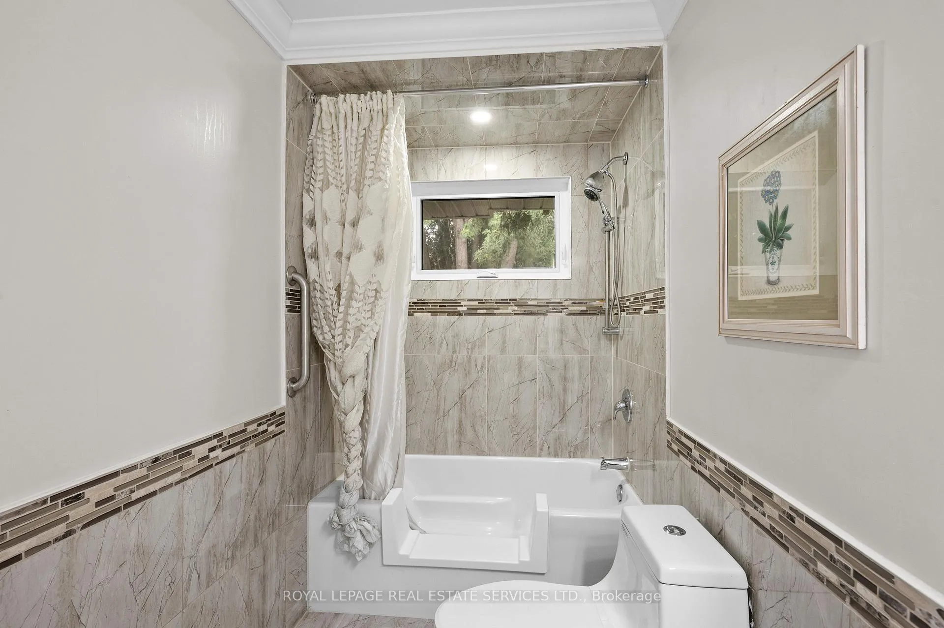Photo 30 of 23 Hillside Drive, Brampton, Westgate — HOMEH