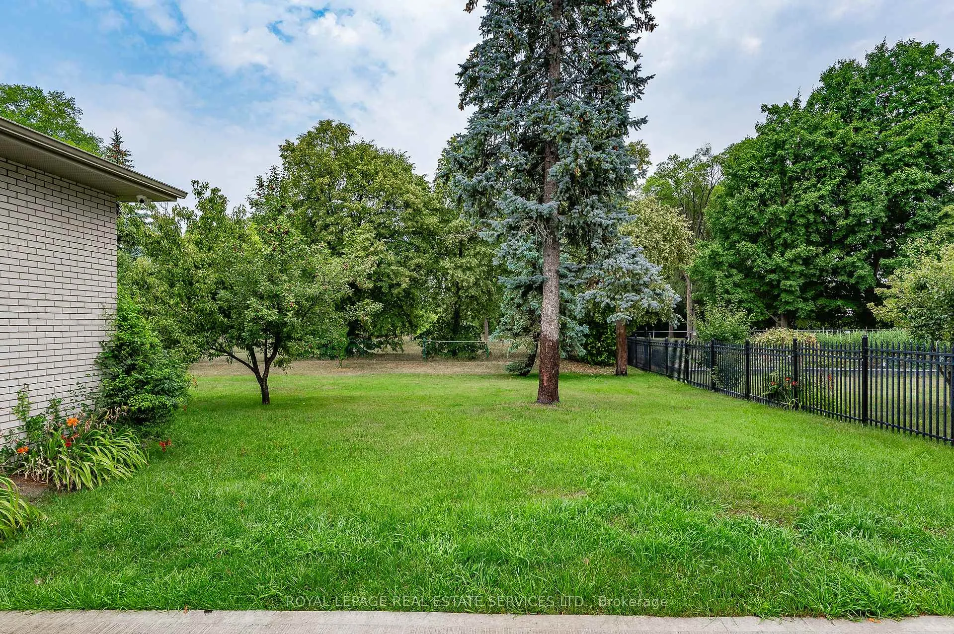 Photo 45 of 23 Hillside Drive, Brampton, Westgate — HOMEH