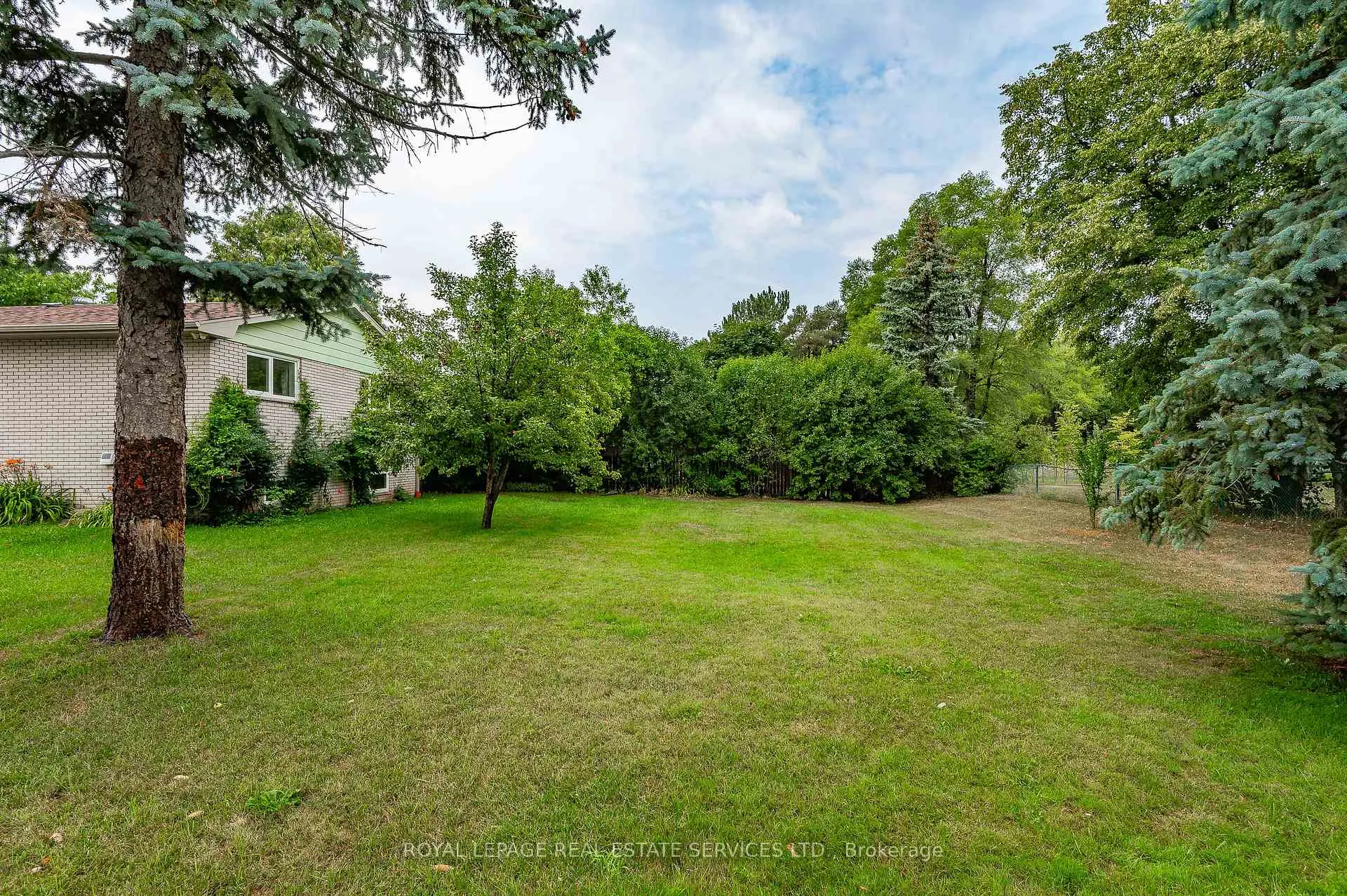 Photo 46 of 23 Hillside Drive, Brampton, Westgate — HOMEH