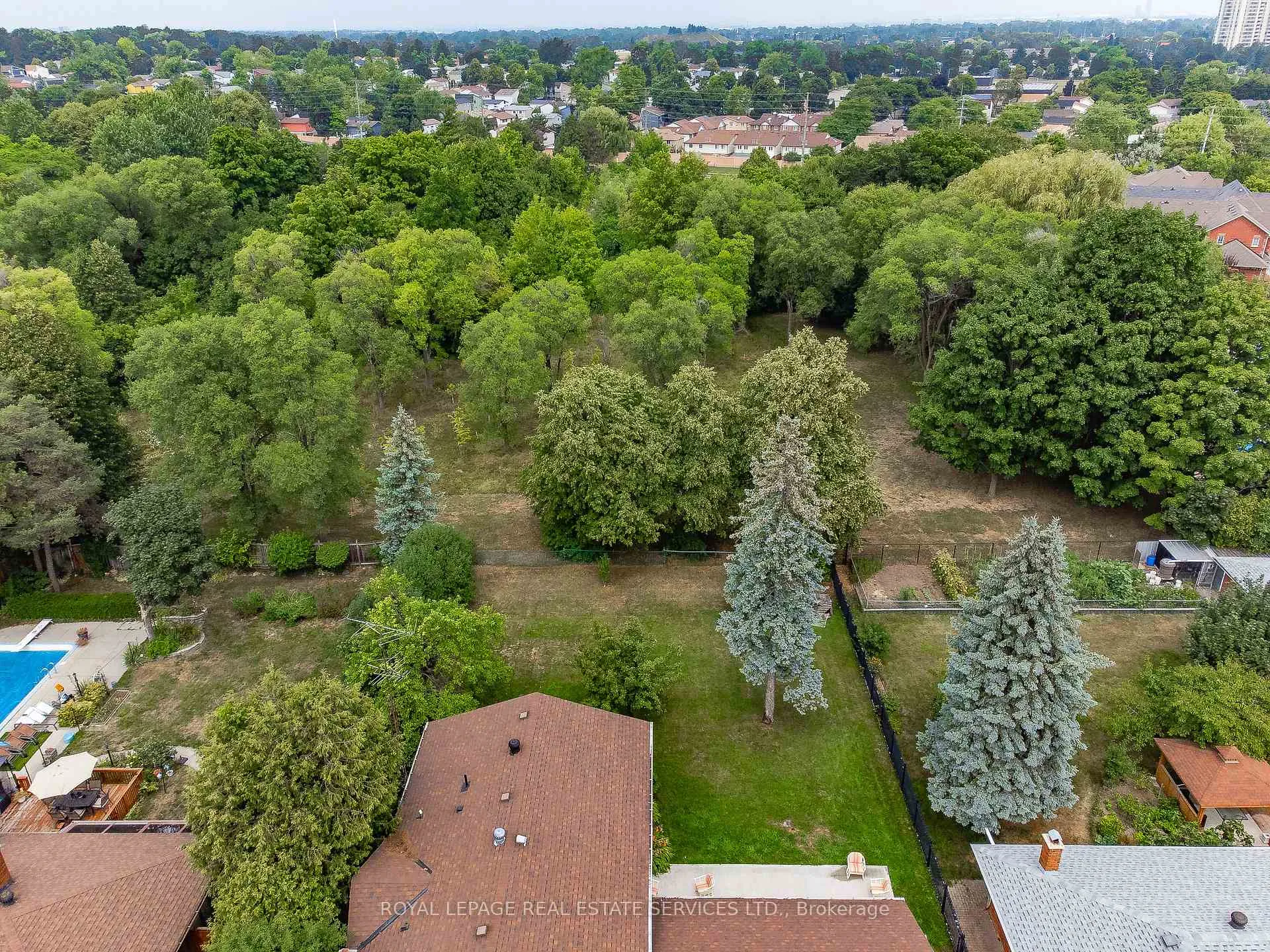 Photo 50 of 23 Hillside Drive, Brampton, Westgate — HOMEH
